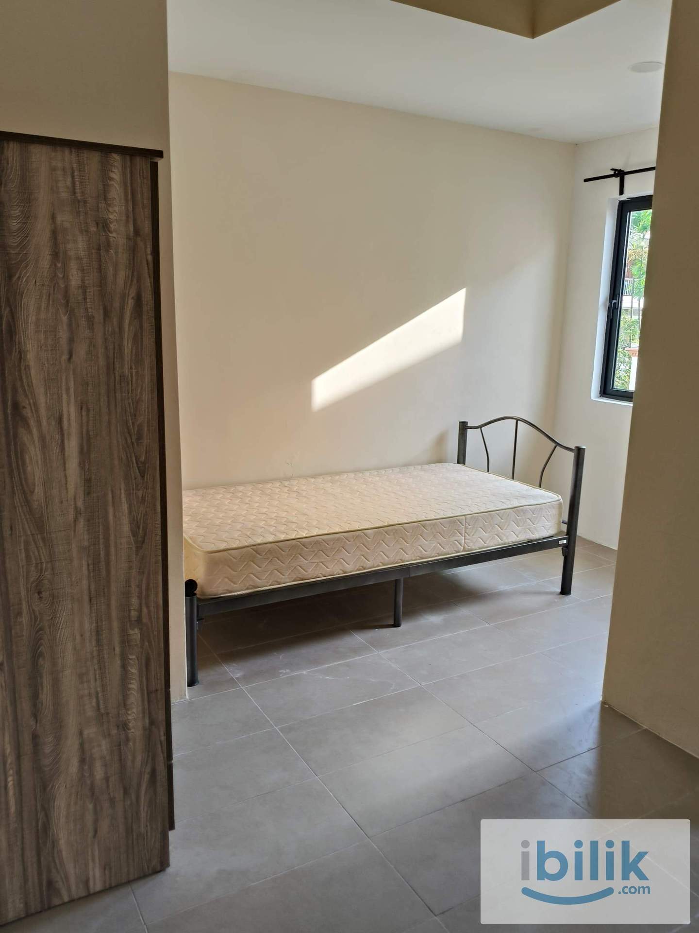 Room with Own Attached Bathroom - Image 1