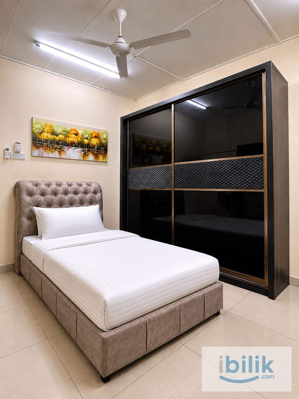 Master Bedroom with Private Attached Bathroom - Image 1