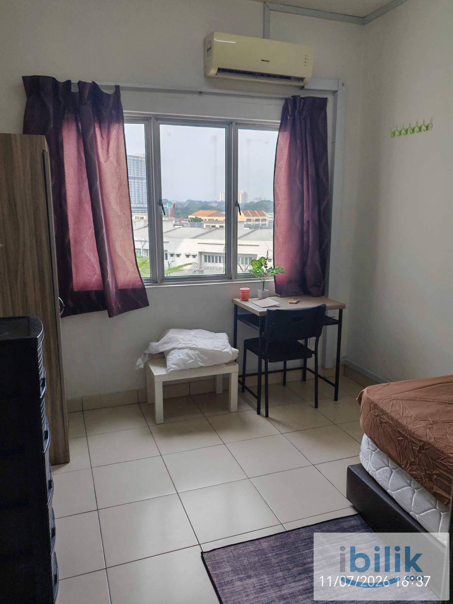 Mutiara Residence @ Serdang, Seri Kembangan. MIDDLE BEDROOM - Image 1
