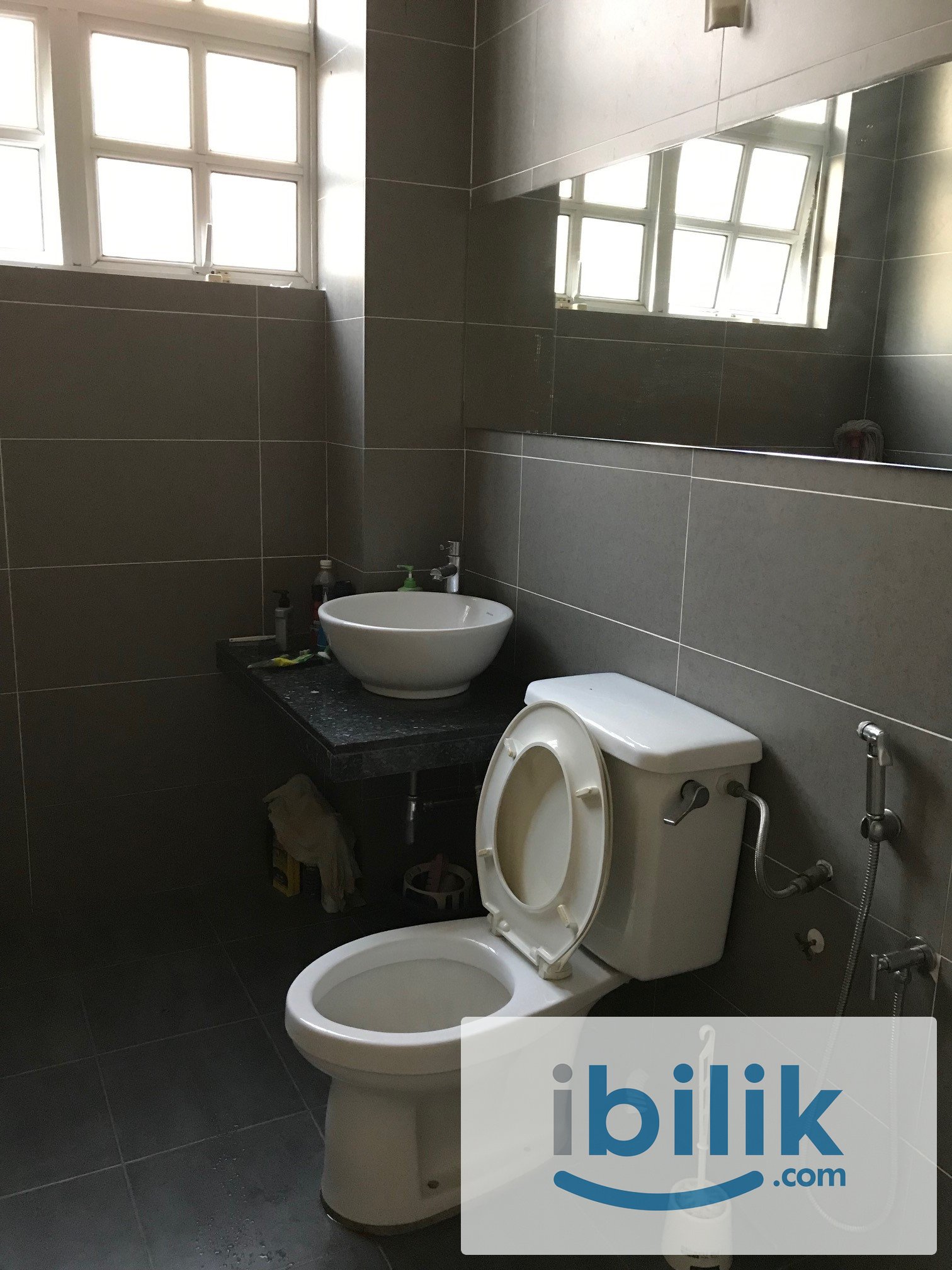Bungalow house room with private bathroom - Image 5