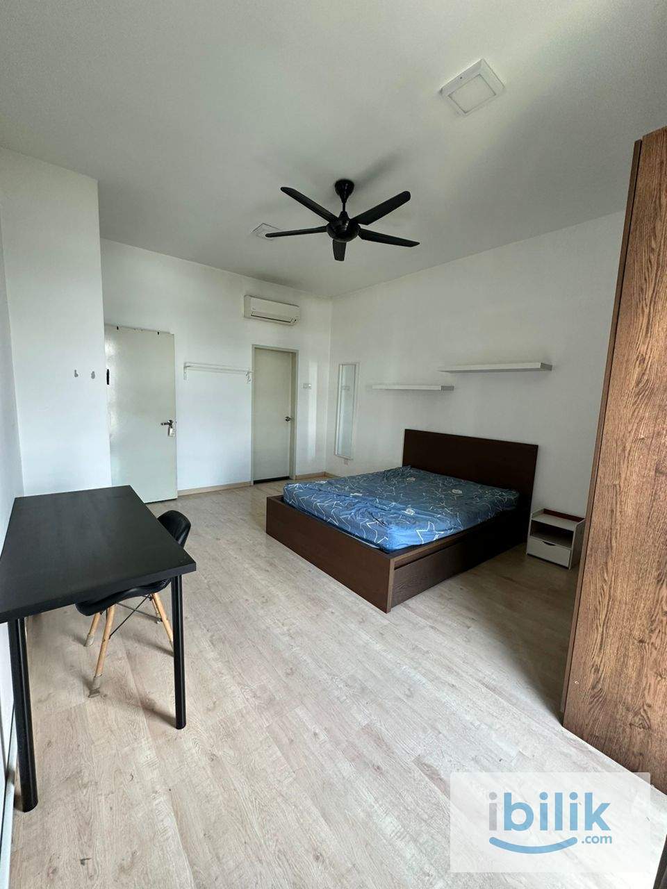Master Bedroom in Parkhill, bukit jalil ( Near APU ,Walking distance to LRT & Included 1 car park - Image 1