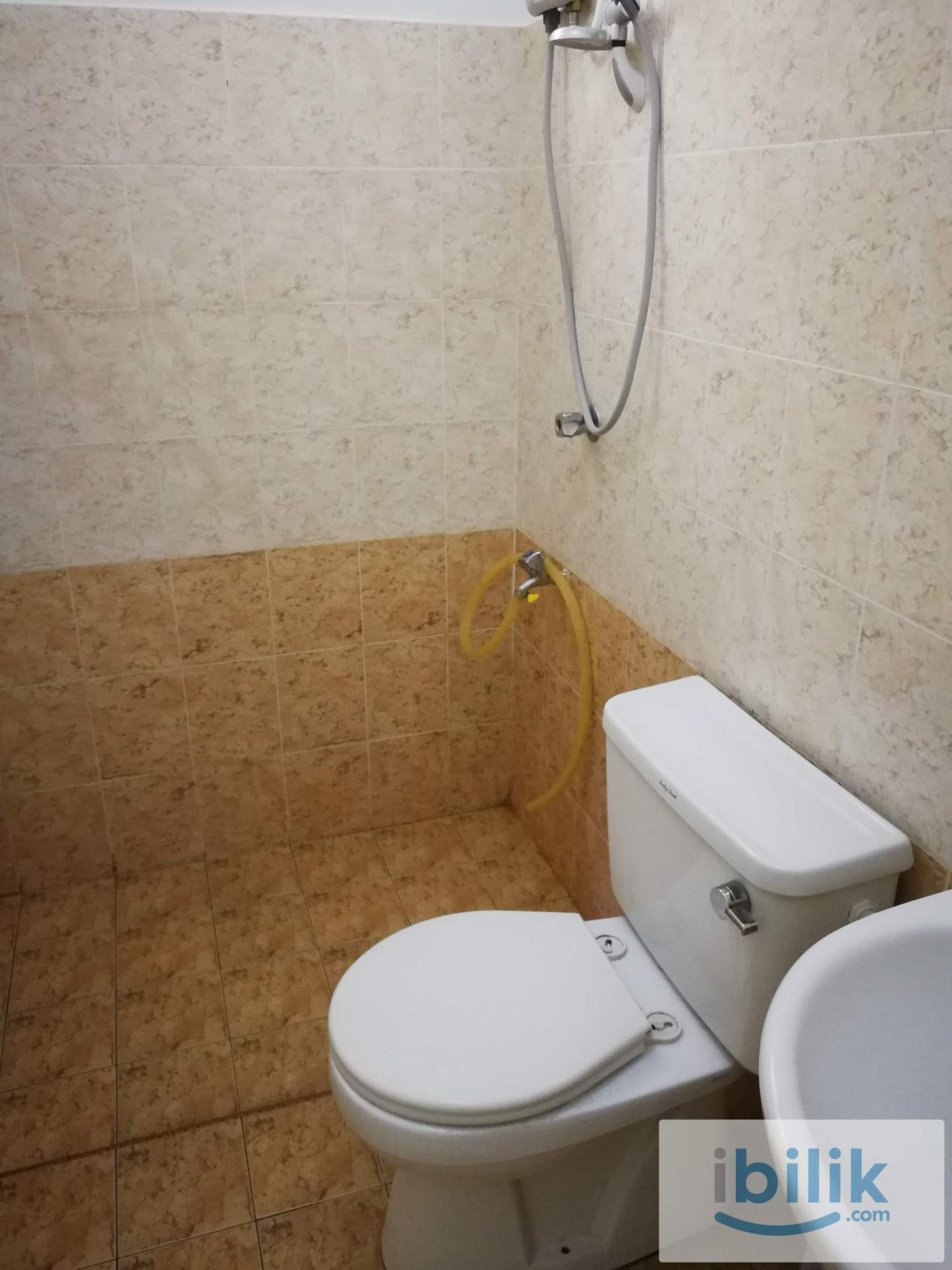 MMU Ixora apartment male single room with aircond  - Image 3