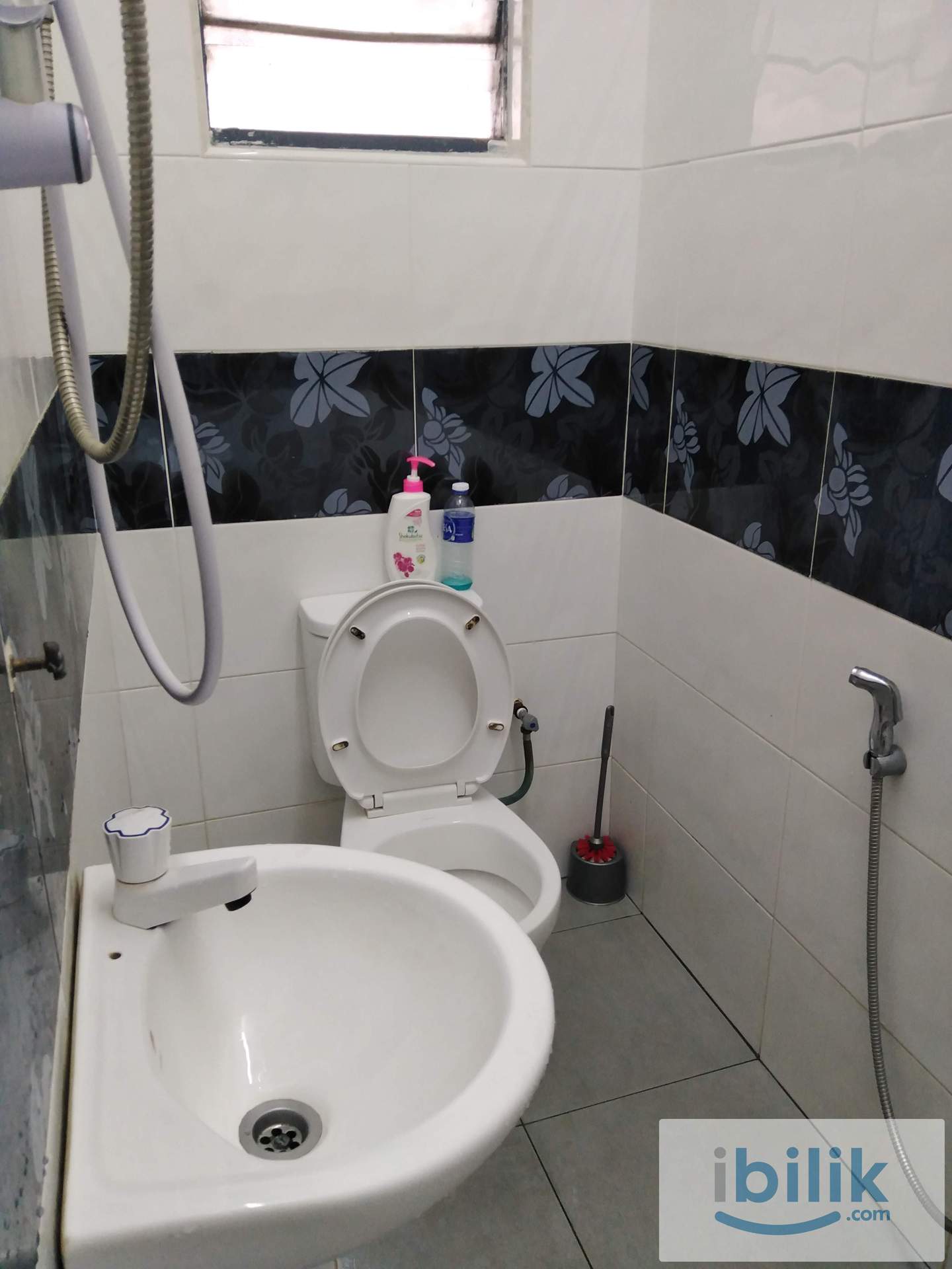 Bukit beruang single room with aircond  - Image 4