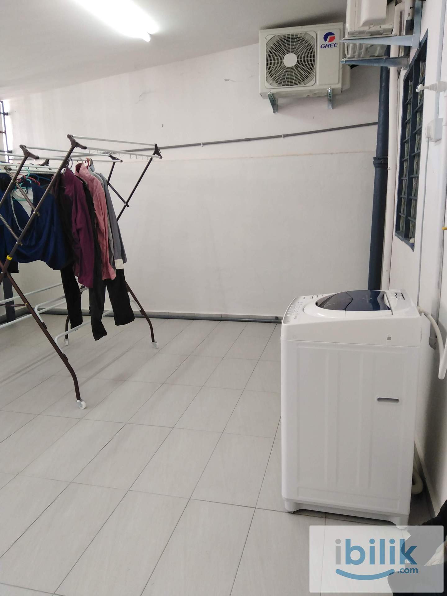 Bukit beruang single room with aircond  - Image 3