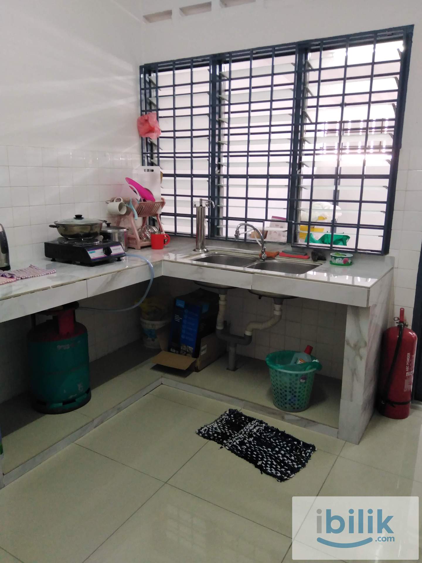 Bukit beruang single room with aircond  - Image 2