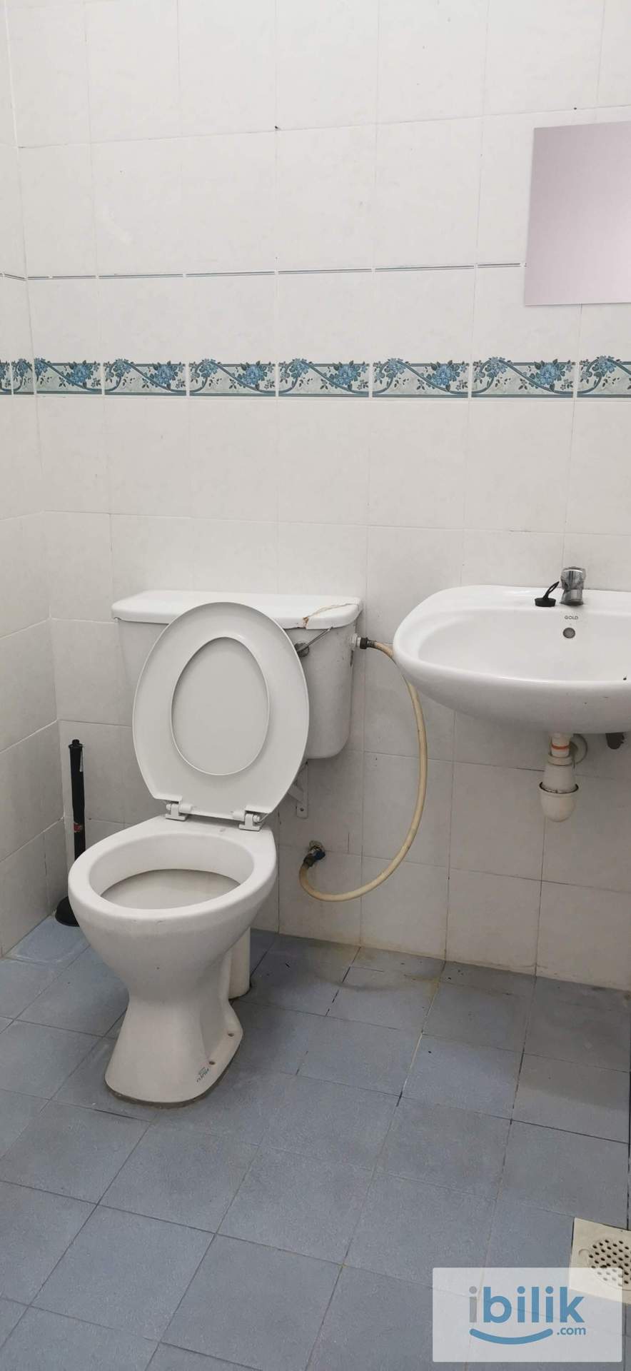 Batu berendam single room with aircond  - Image 2
