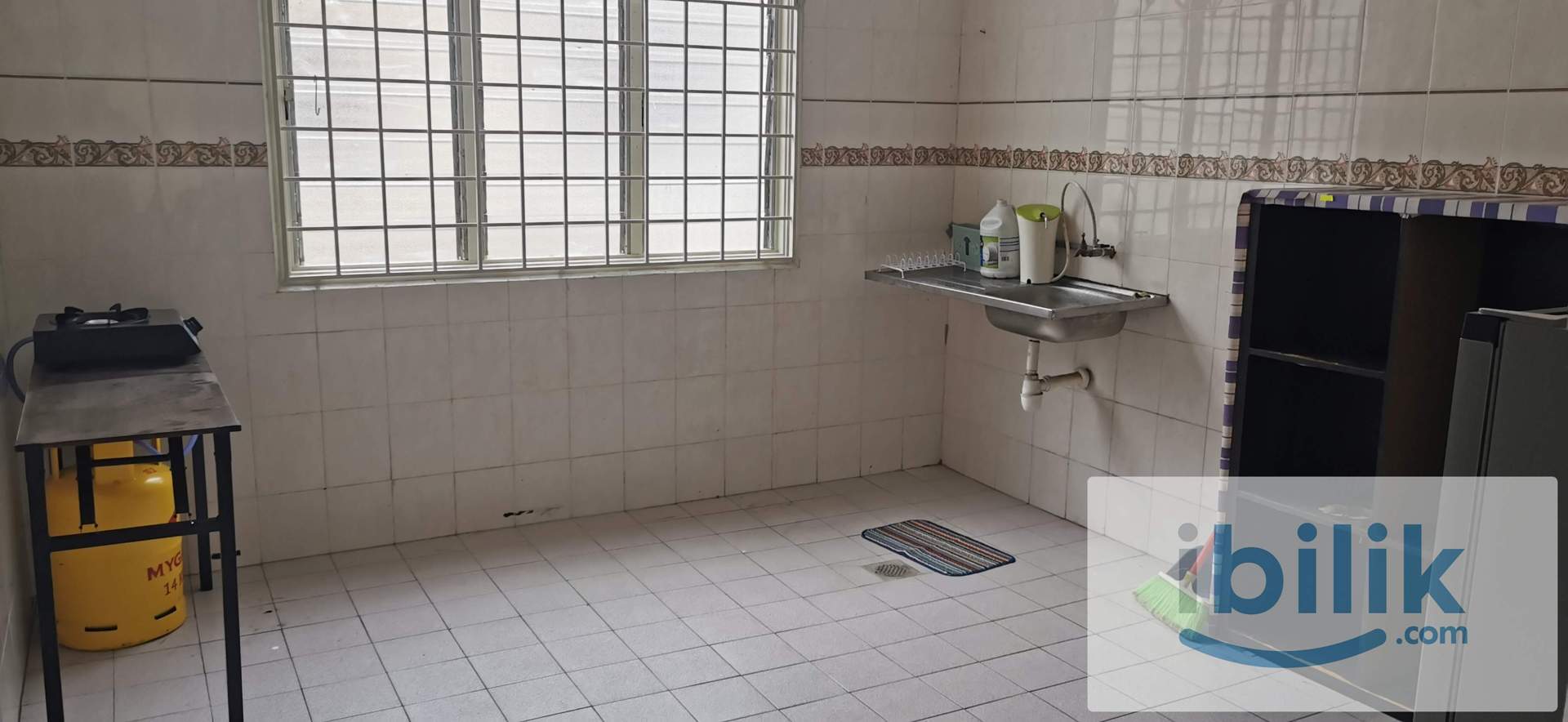 Batu berendam single room with aircond  - Image 4