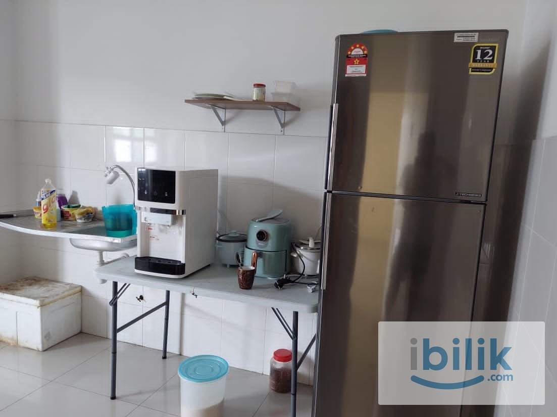 Middle Room to Rent at Kota Kemuning - Image 5