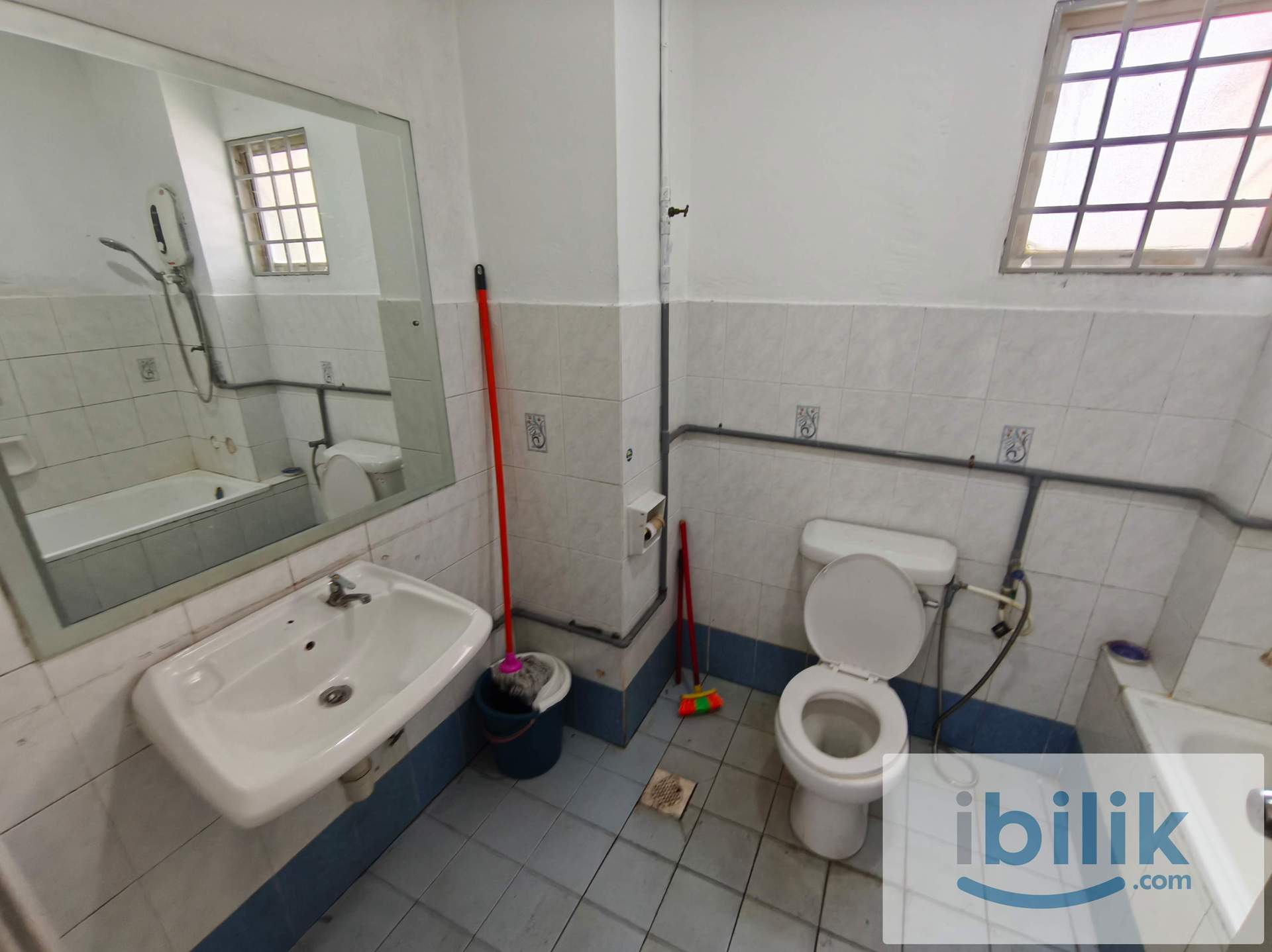 Room - Image 3
