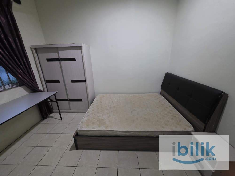 Middle Room at Miri, Sarawak - Image 3