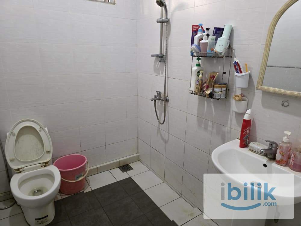 Middle Room at Miri, Sarawak - Image 4
