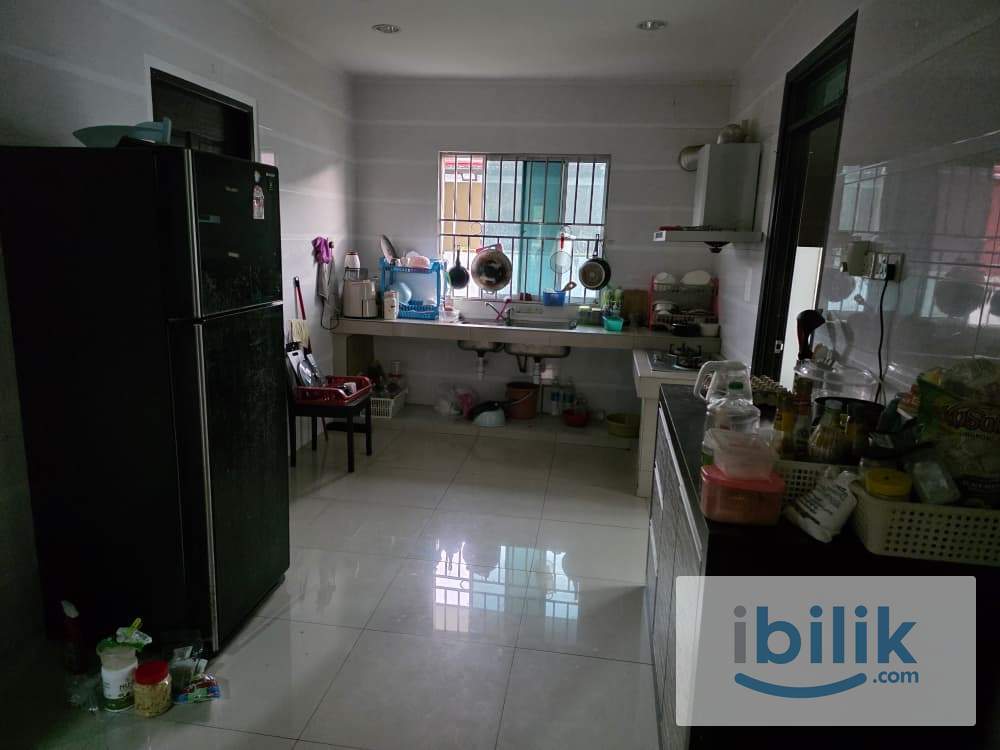Middle Room at Miri, Sarawak - Image 8