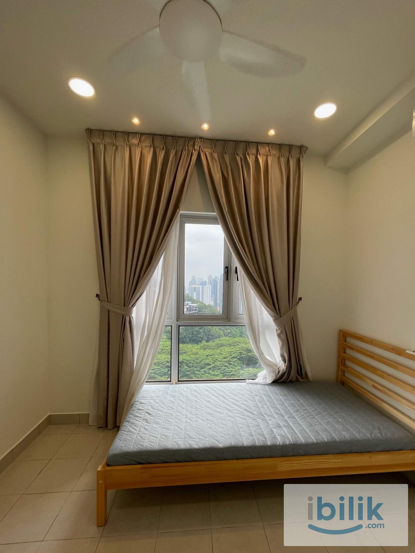 Medium Room Sofiya Residensi, Desa Parkcity - Image 1