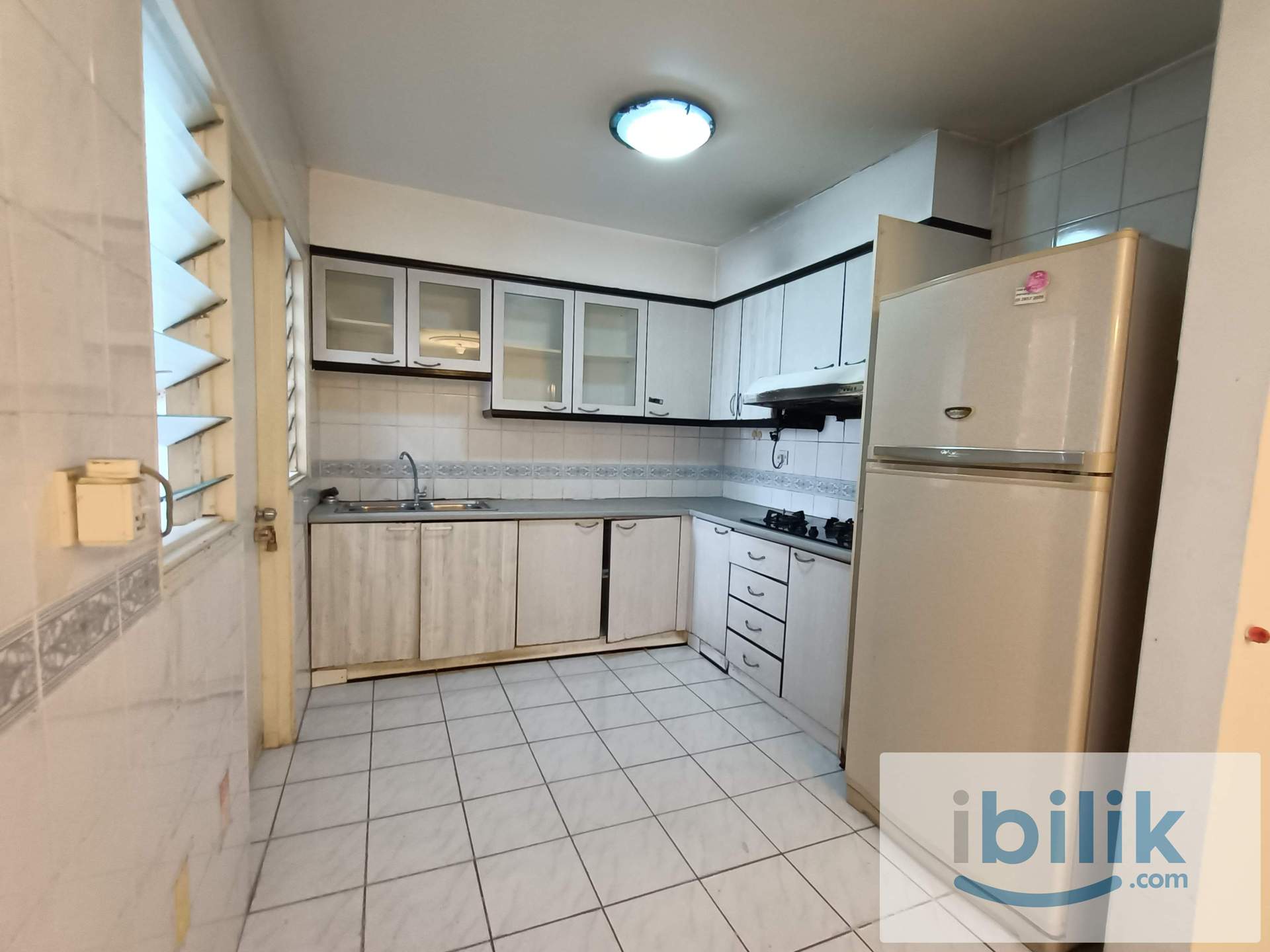 Newly Painted Master room - Image 8