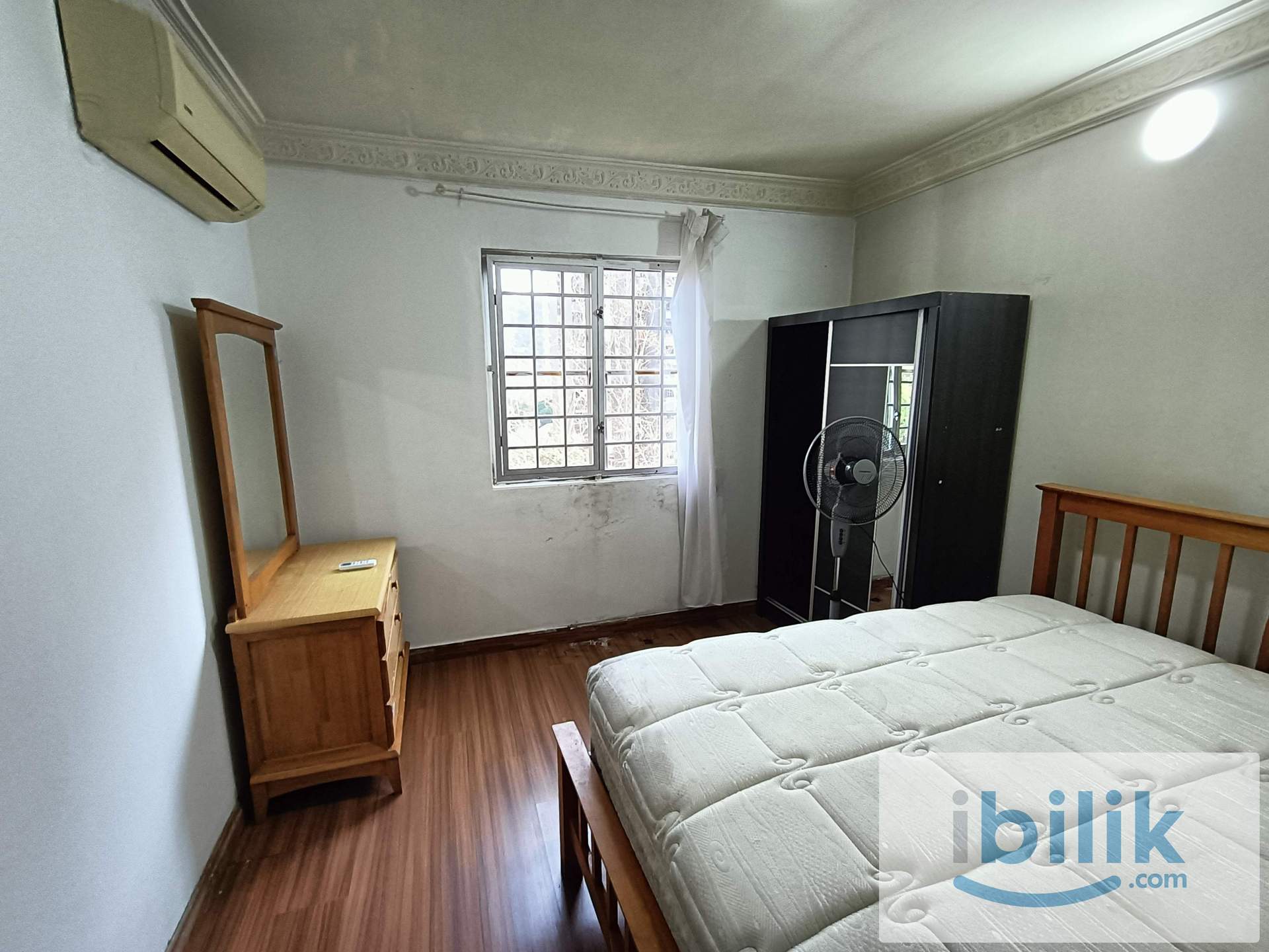 Newly Painted Master room - Image 9