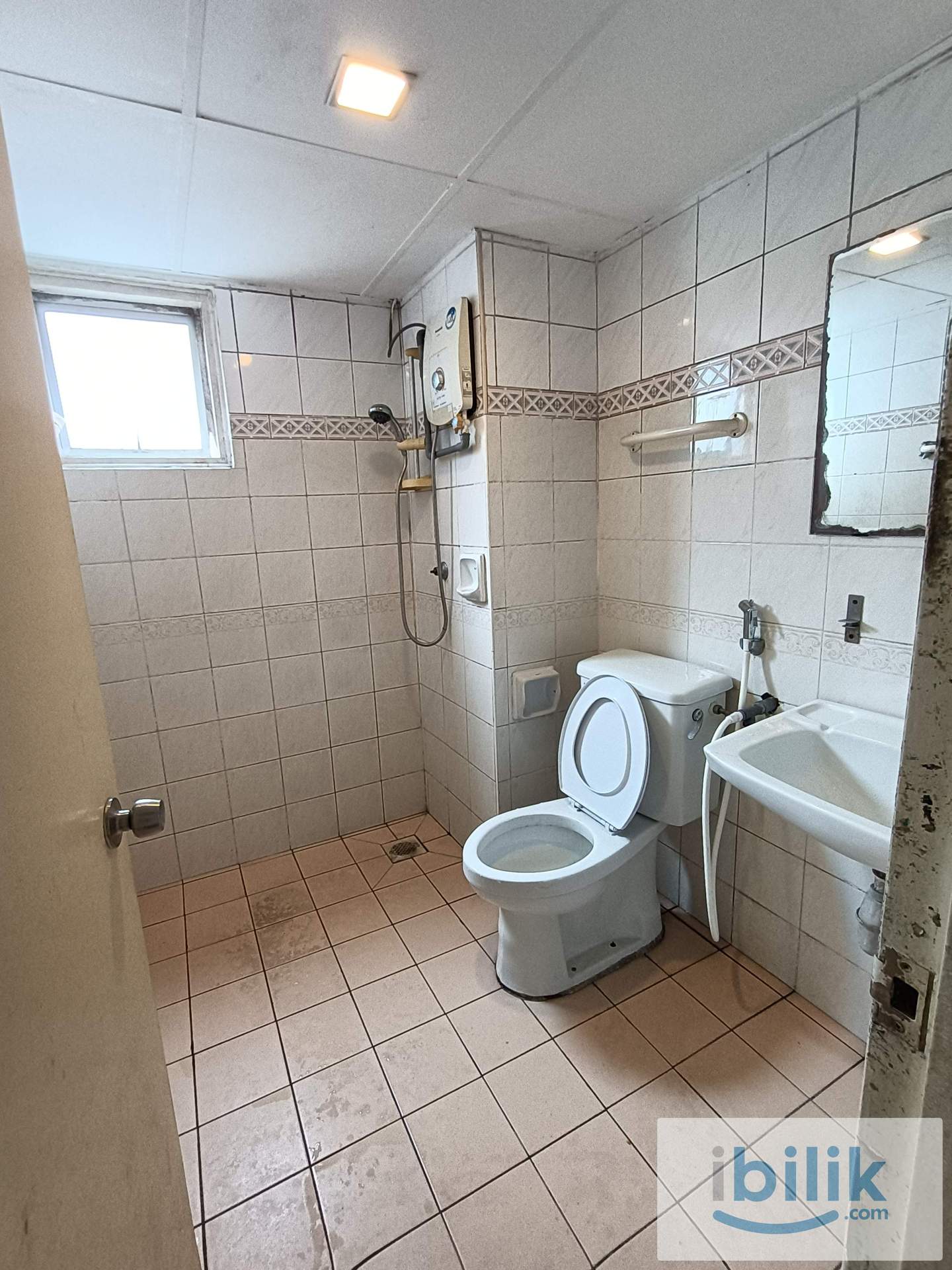 Newly Painted Master room - Image 6
