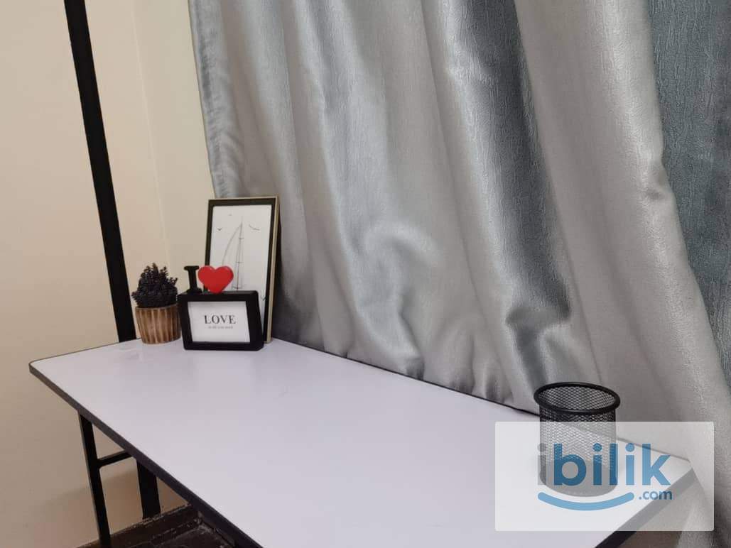 4 MINS TO LRT / COMFY & COZY / FREE UTILITIES / CONVENIENT Middle Room at Taman Paramount, Petaling Jaya - Image 1