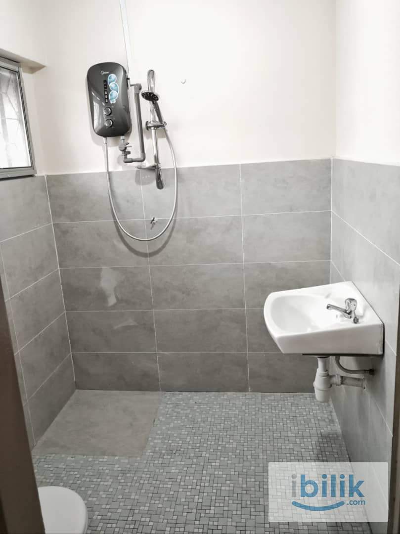 4 MINS WALK TO LRT TAMAN BAHAGIA/ COMFY & ZEN/ SAFE AREA/ CONVENIENCE / SPACIOUS Middle Room at SS2, Petaling Jaya - Image 4
