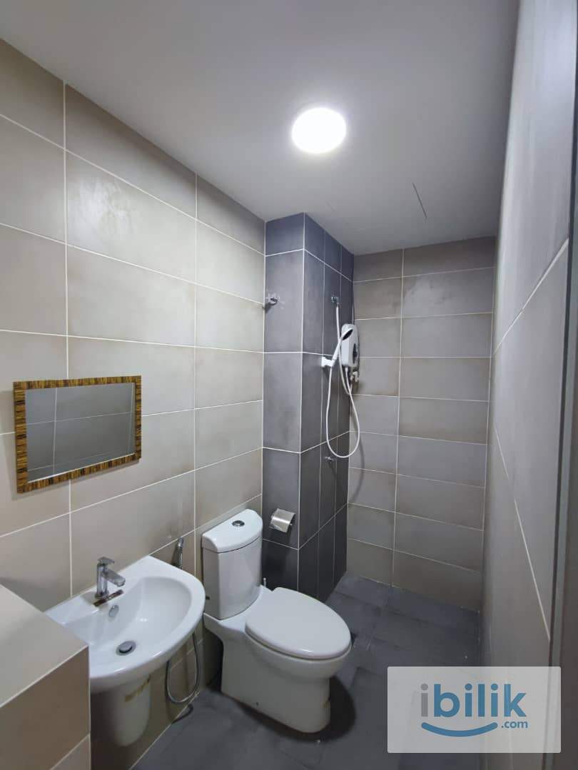 3 3TOREYS LUXURY /  HGH SECURITY/ PRIVATE BATHROOM / COMFY & ZEN Middle Room at Taman Meranti Jaya, Puchong - Image 3