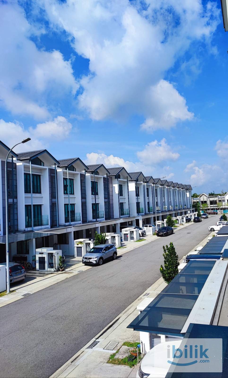 3 STOREYS LUXURY /  HGH SECURITY/ PRIVATE BATHROOM / COMFY & ZEN Middle Room at Taman Meranti Jaya, Puchong - Image 2