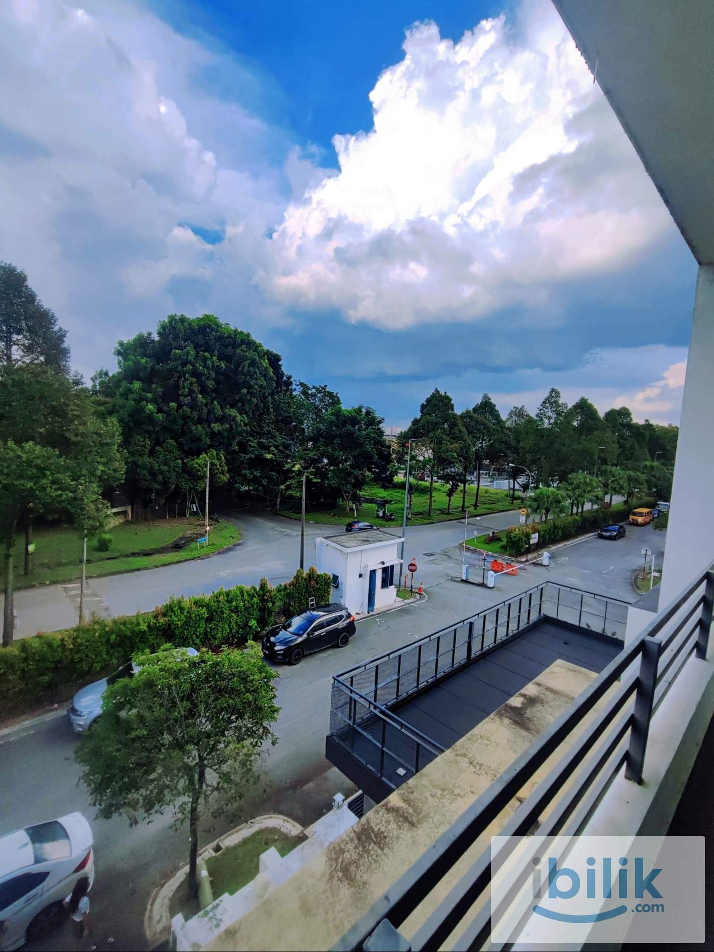 3 STOREYS LUXURY /  HGH SECURITY/ PRIVATE BATHROOM / COMFY & ZEN Middle Room at Taman Meranti Jaya, Puchong - Image 2