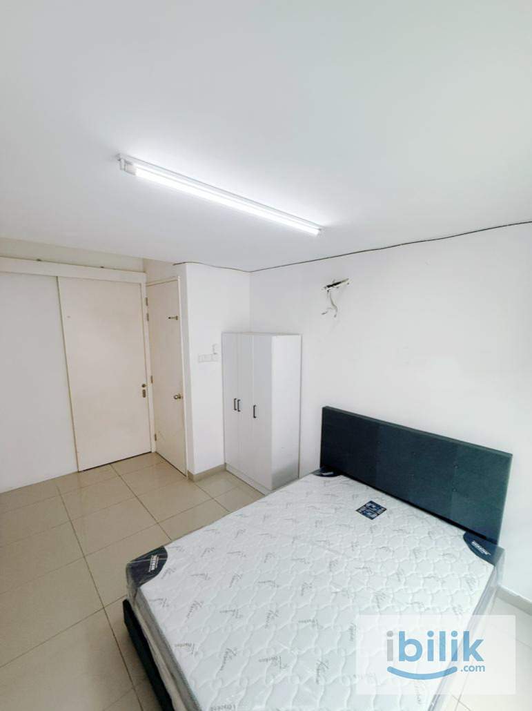 3 STOREYS LUXURY /  HGH SECURITY/ PRIVATE BATHROOM / COMFY & ZEN Middle Room at Taman Meranti Jaya, Puchong - Image 5