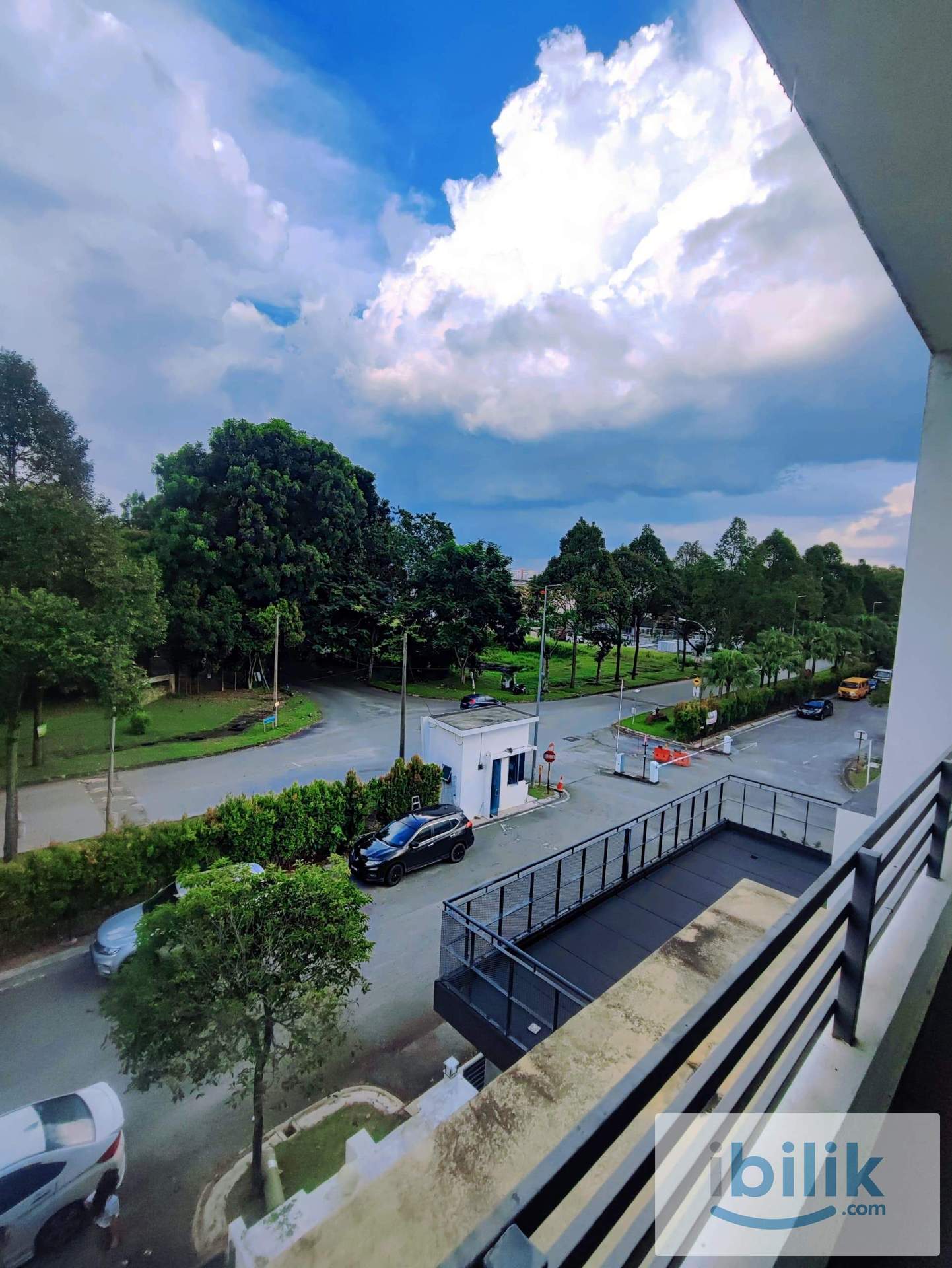 3 STOREYS LUXURY /  HGH SECURITY/ PRIVATE BATHROOM / COMFY & ZEN Middle Room at Taman Meranti Jaya, Puchong - Image 2