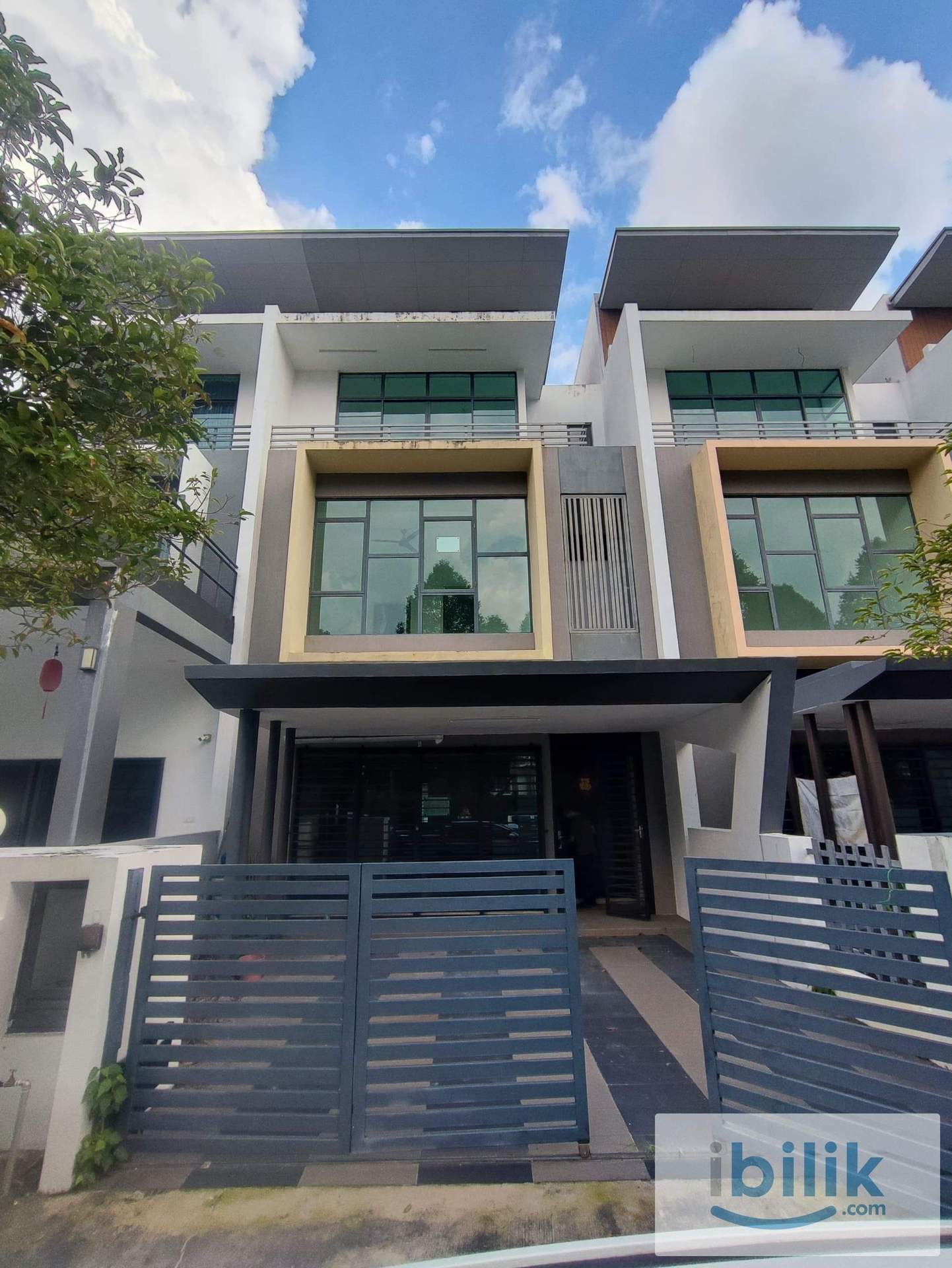 3 STOREYS LUXURY /  HGH SECURITY/ PRIVATE BATHROOM / COMFY & ZEN Middle Room at Taman Meranti Jaya, Puchong - Image 2