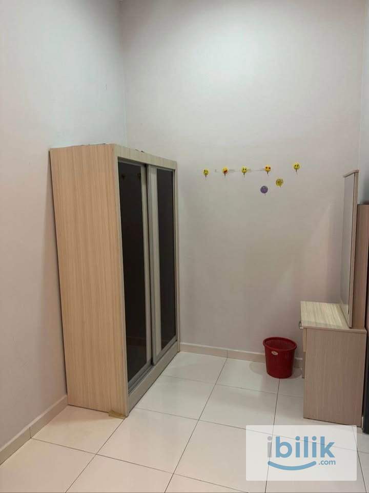 Master Room at Taman Bukit Indah - Image 4