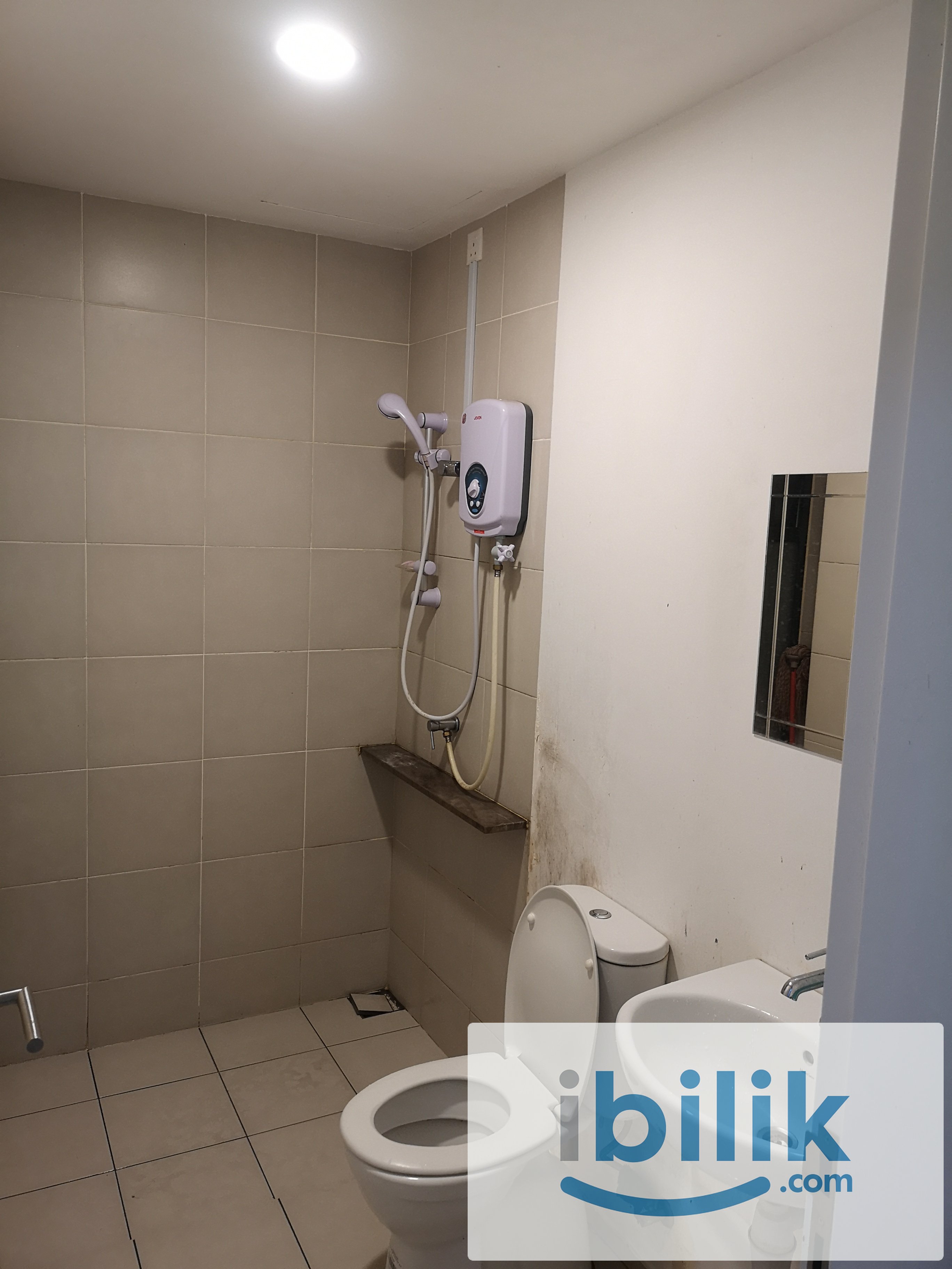 fully furnished middle room for rent at Windows on the park - Image 6