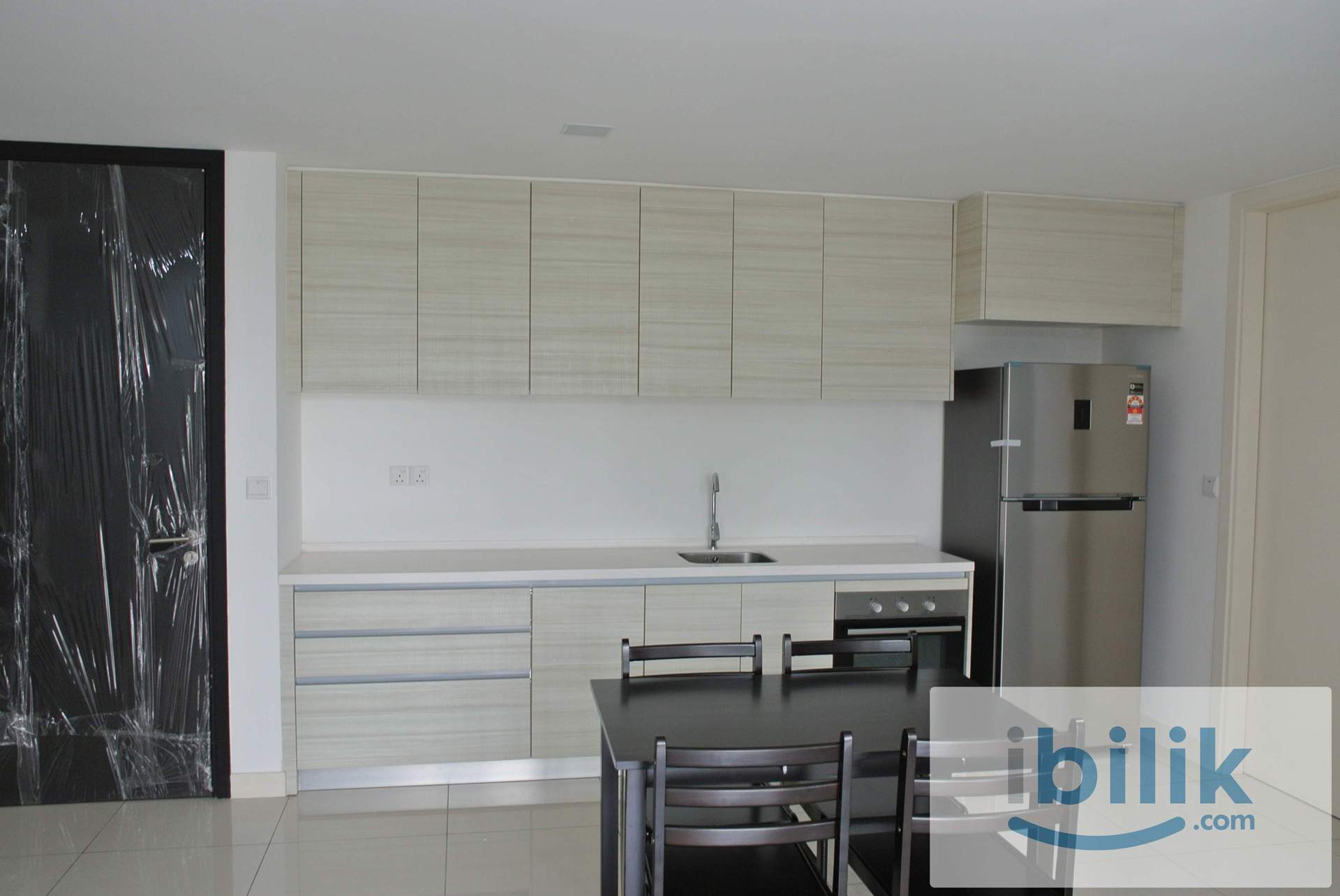 Middle Room at Windows On The Park, Bandar Tun Hussein Onn - Image 7