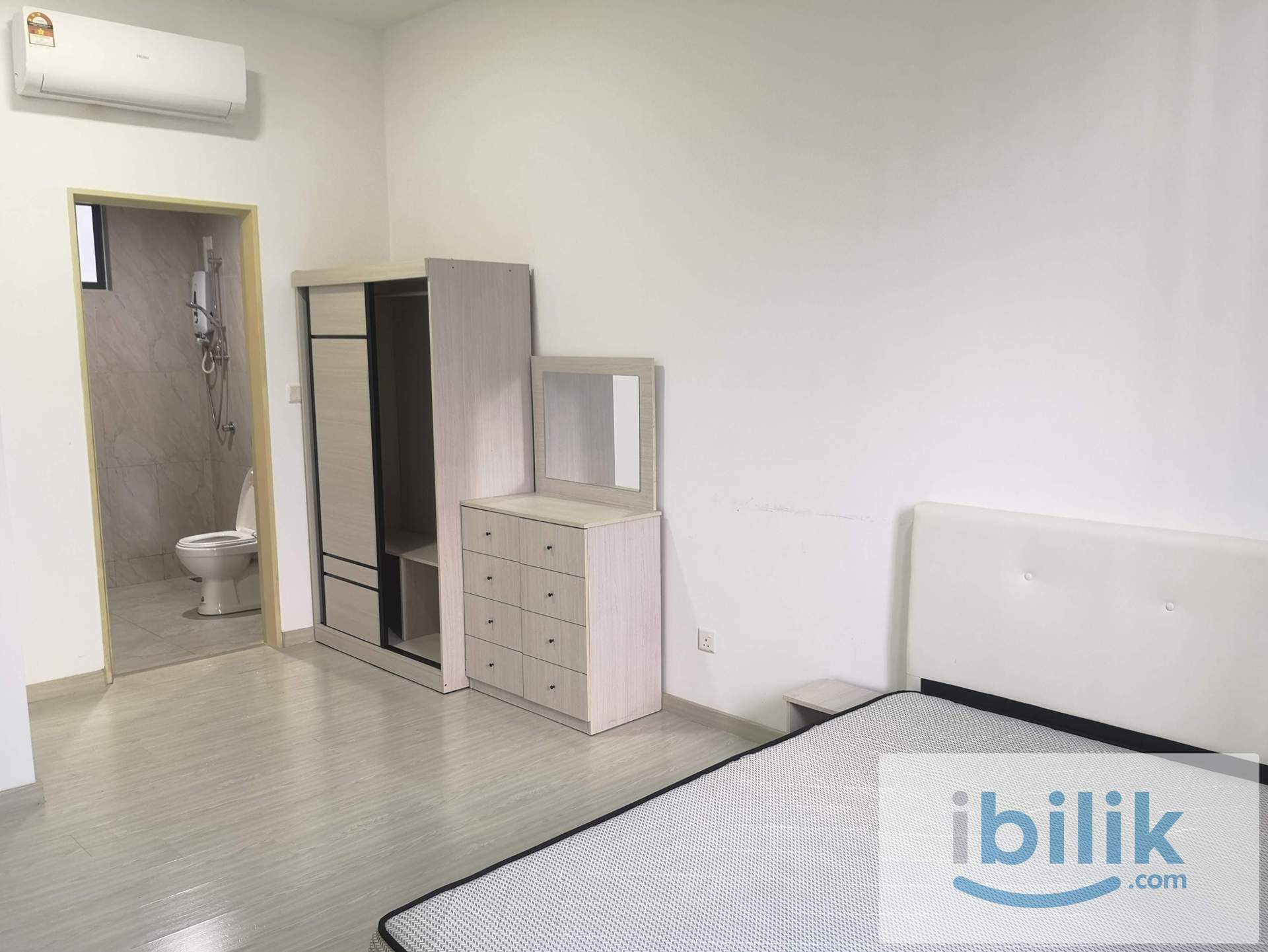covered-link bridge to LRT, Master room for rent at The Hamilton - Image 2