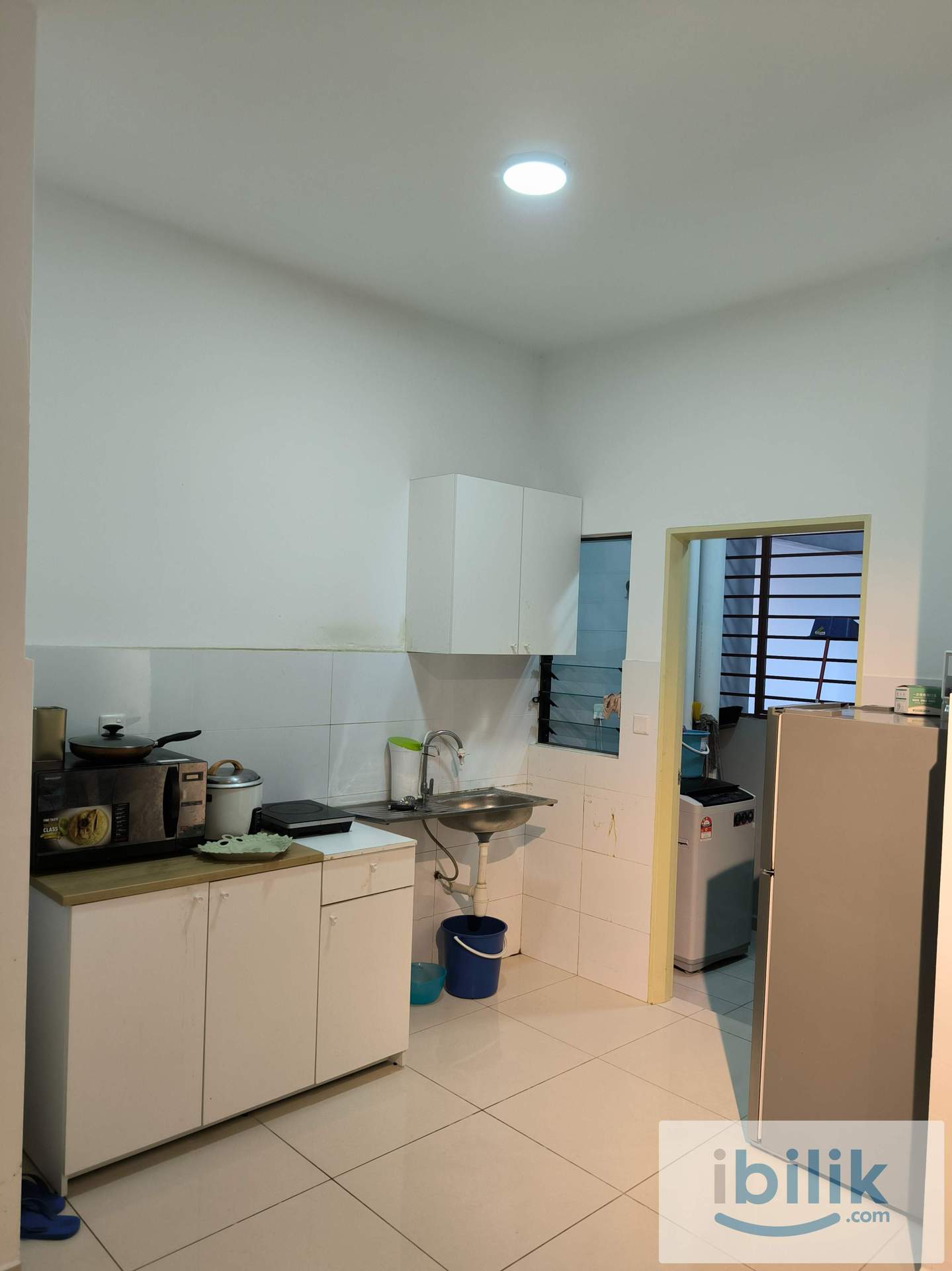 covered-link bridge to LRT, Master room for rent at The Hamilton - Image 4