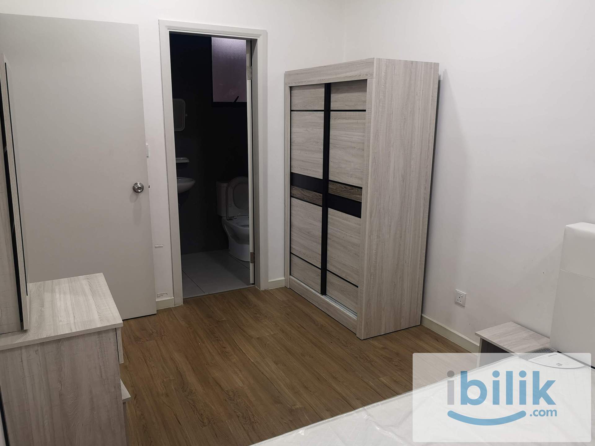 Female unit, master room for rent at Casa Green Bukit Jalil - Image 2