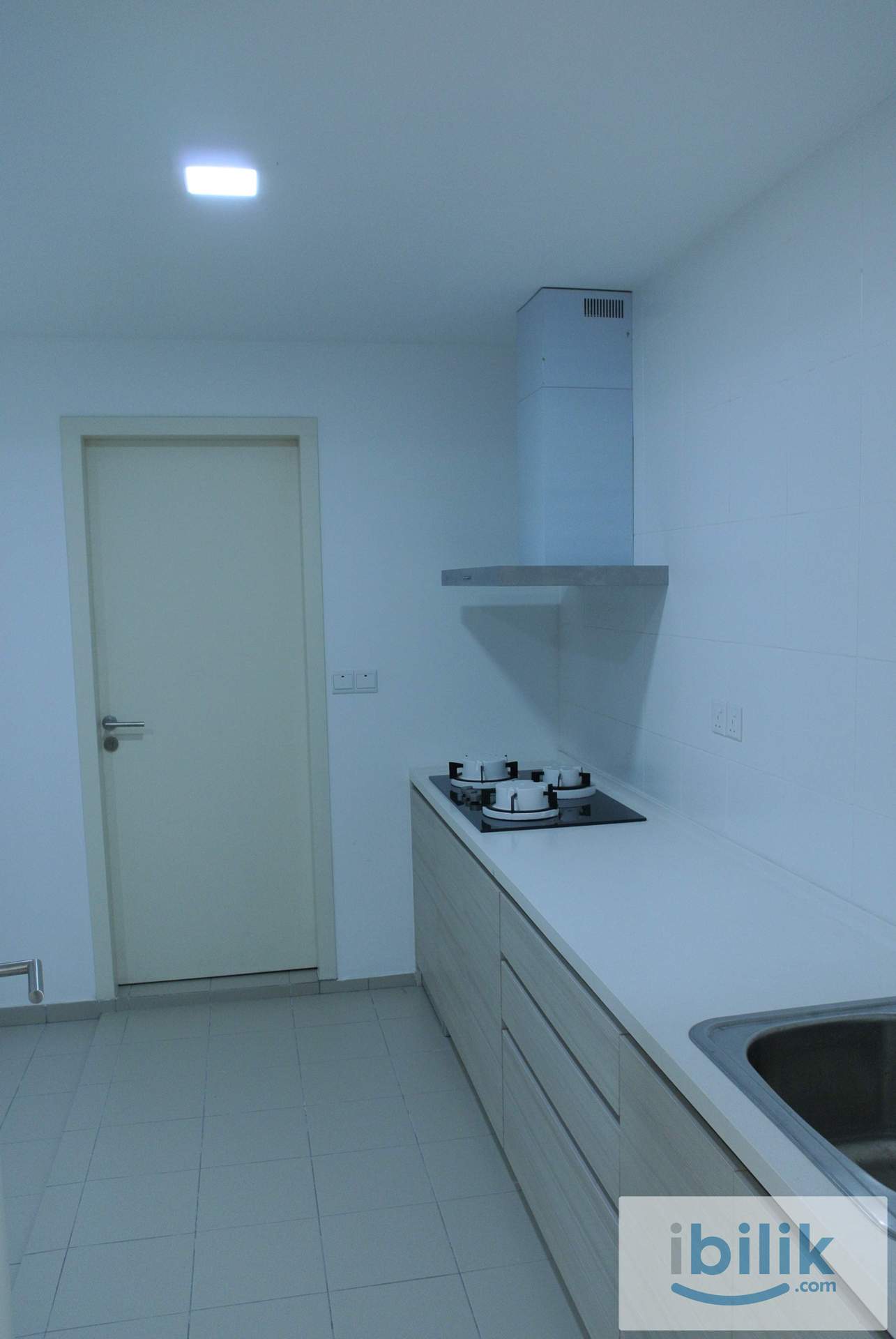 fully furnished middle room for rent at Windows on the park - Image 3