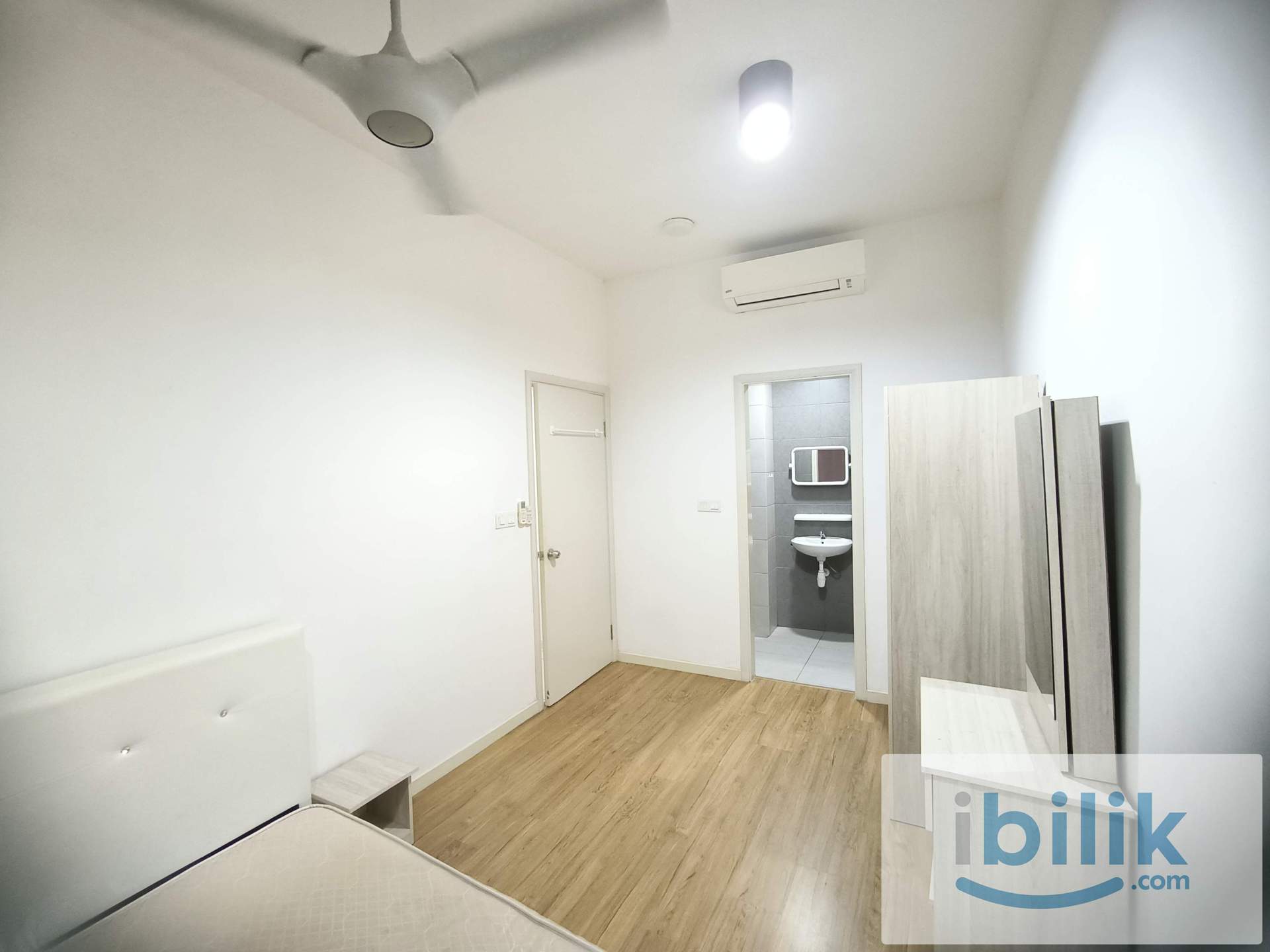 Female unit, master room for rent at Casa Green Bukit Jalil  - Image 2