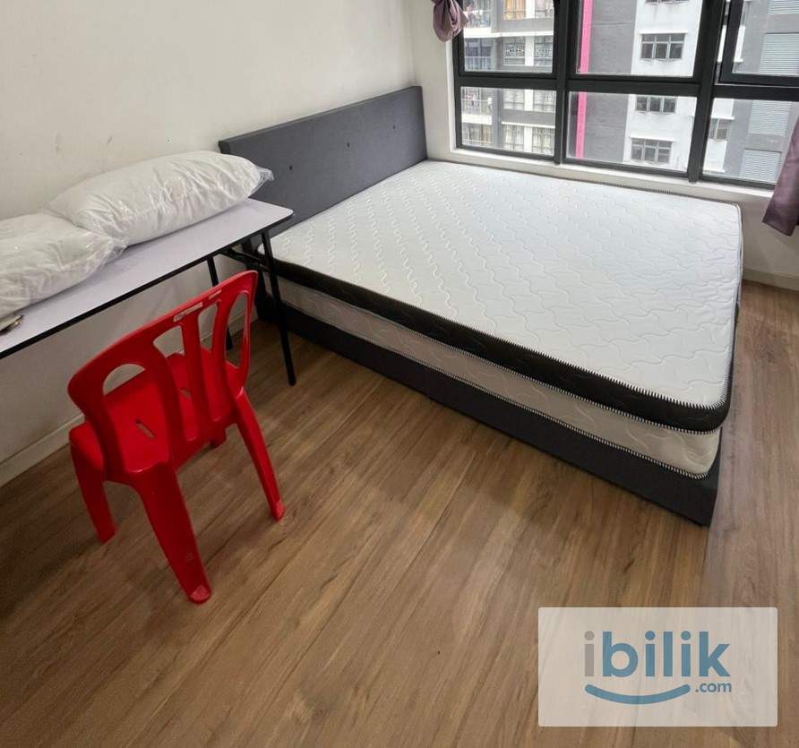 Female unit, master room for rent at Casa Green Bukit Jalil  - Image 1