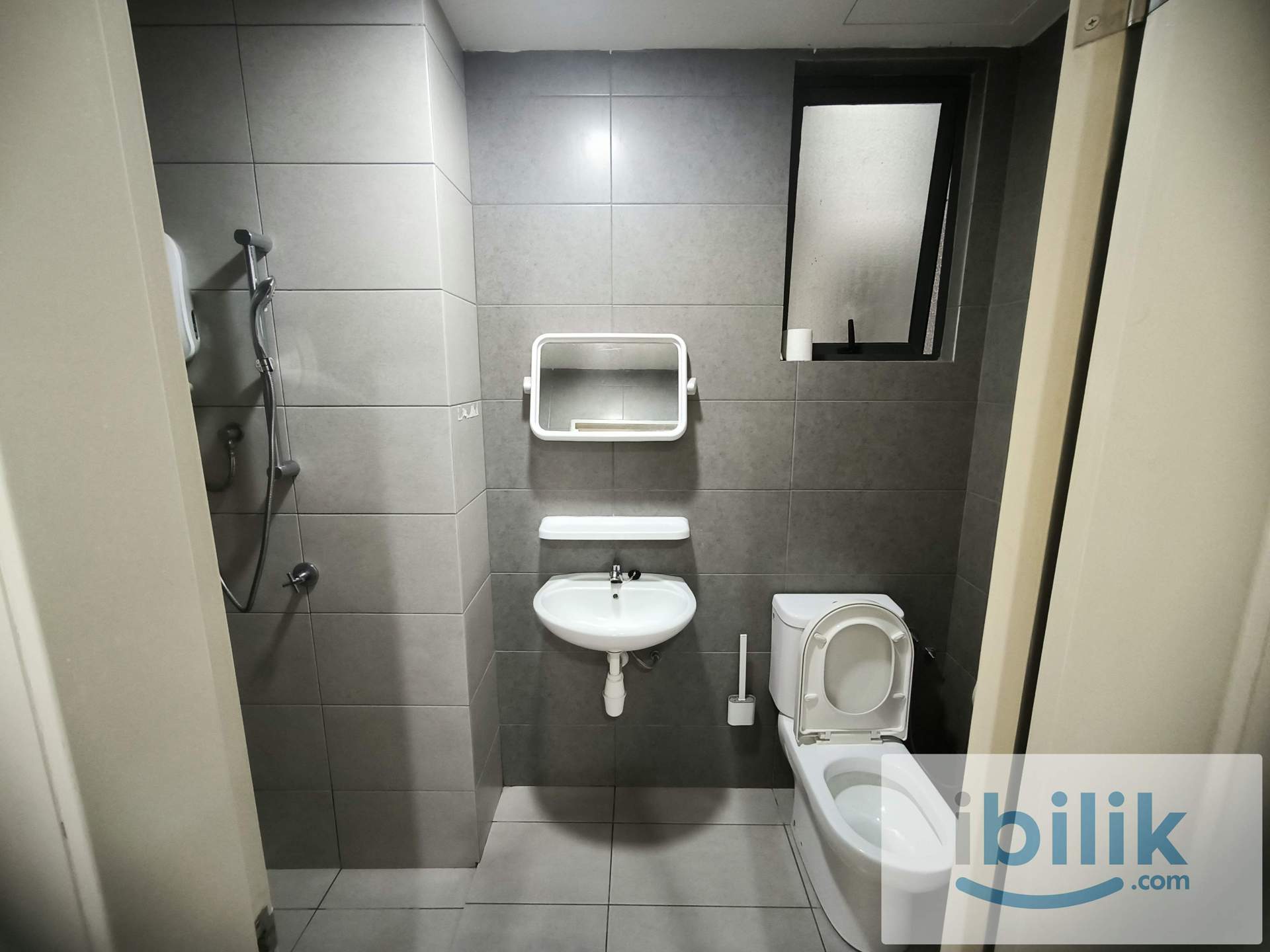 Female unit, master room for rent at Casa Green Bukit Jalil  - Image 3