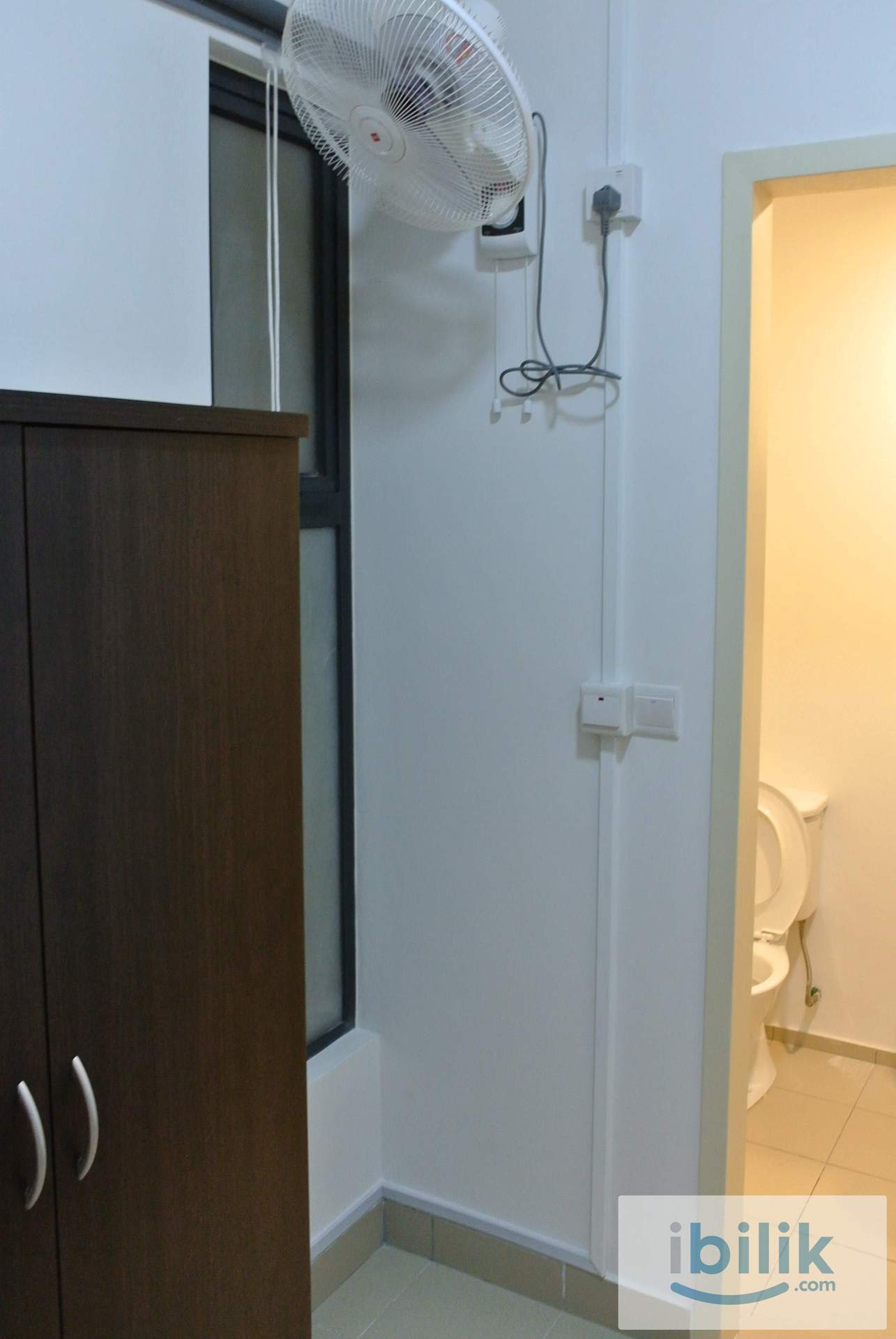Small room with private bathroom for rent at Windows On The Park - Image 3
