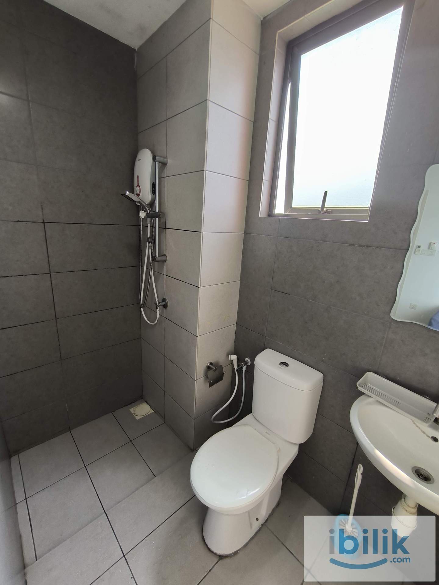 Master room for rent at Casa Green Bukit Jalil - Image 3