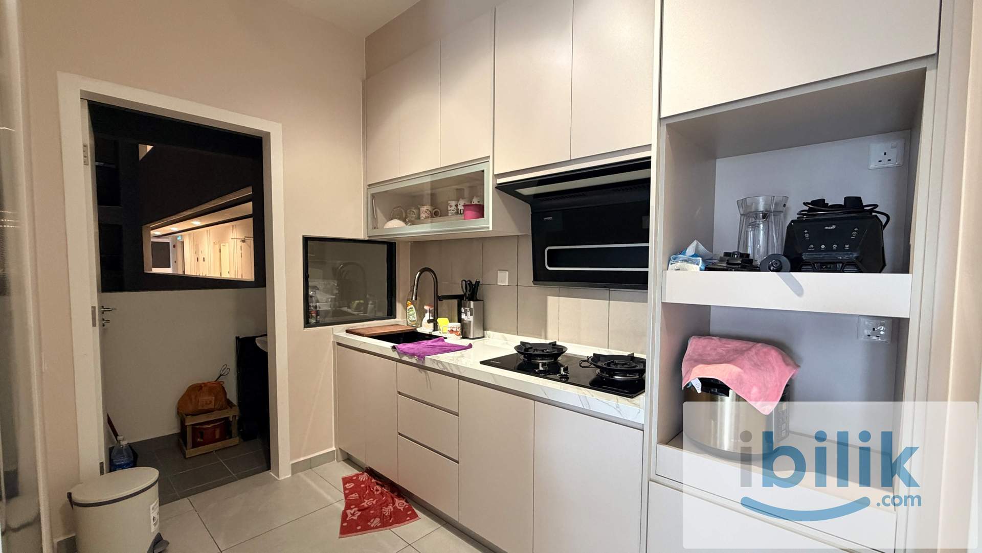 Middle Room - Image 2
