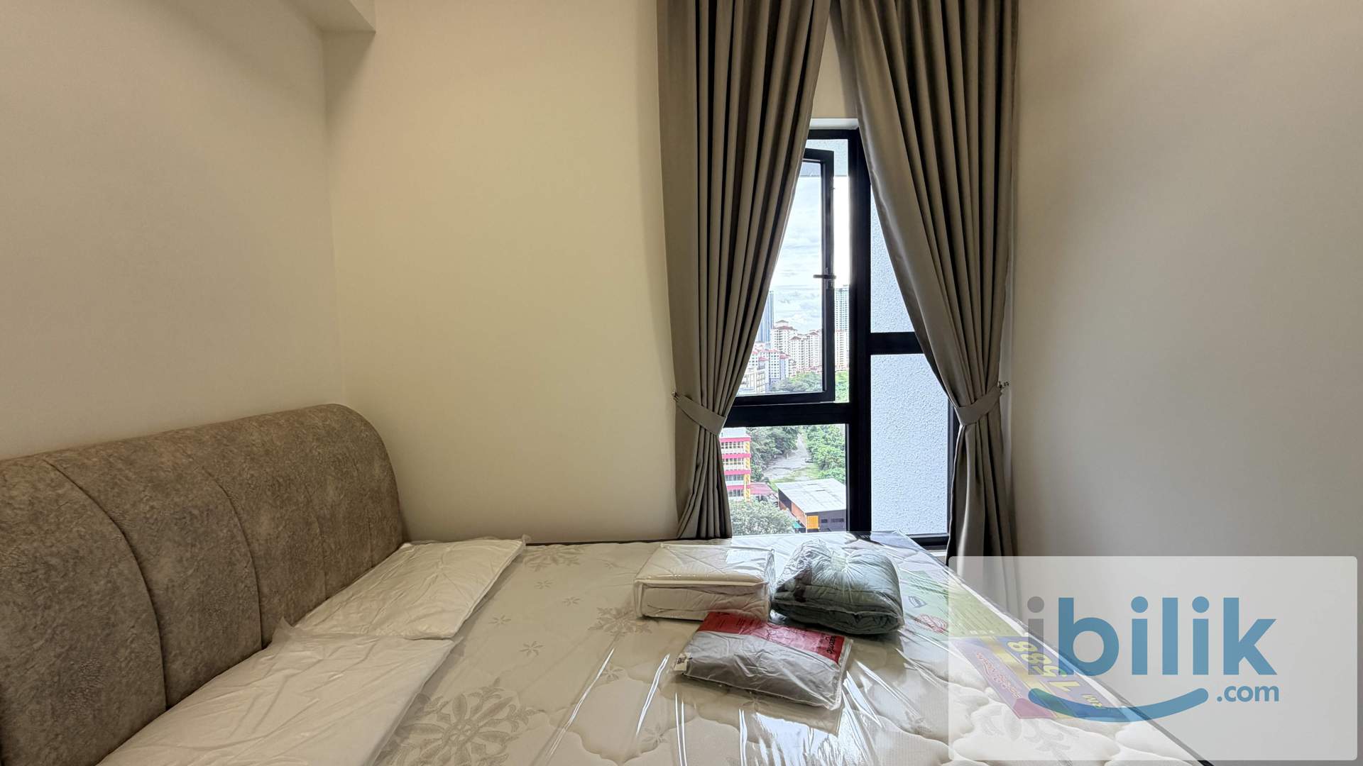 Middle Room - Image 9