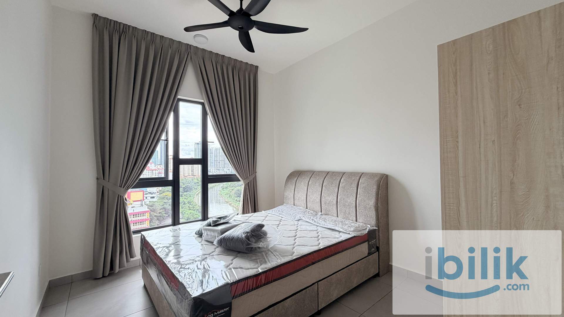 Middle Room - Image 1
