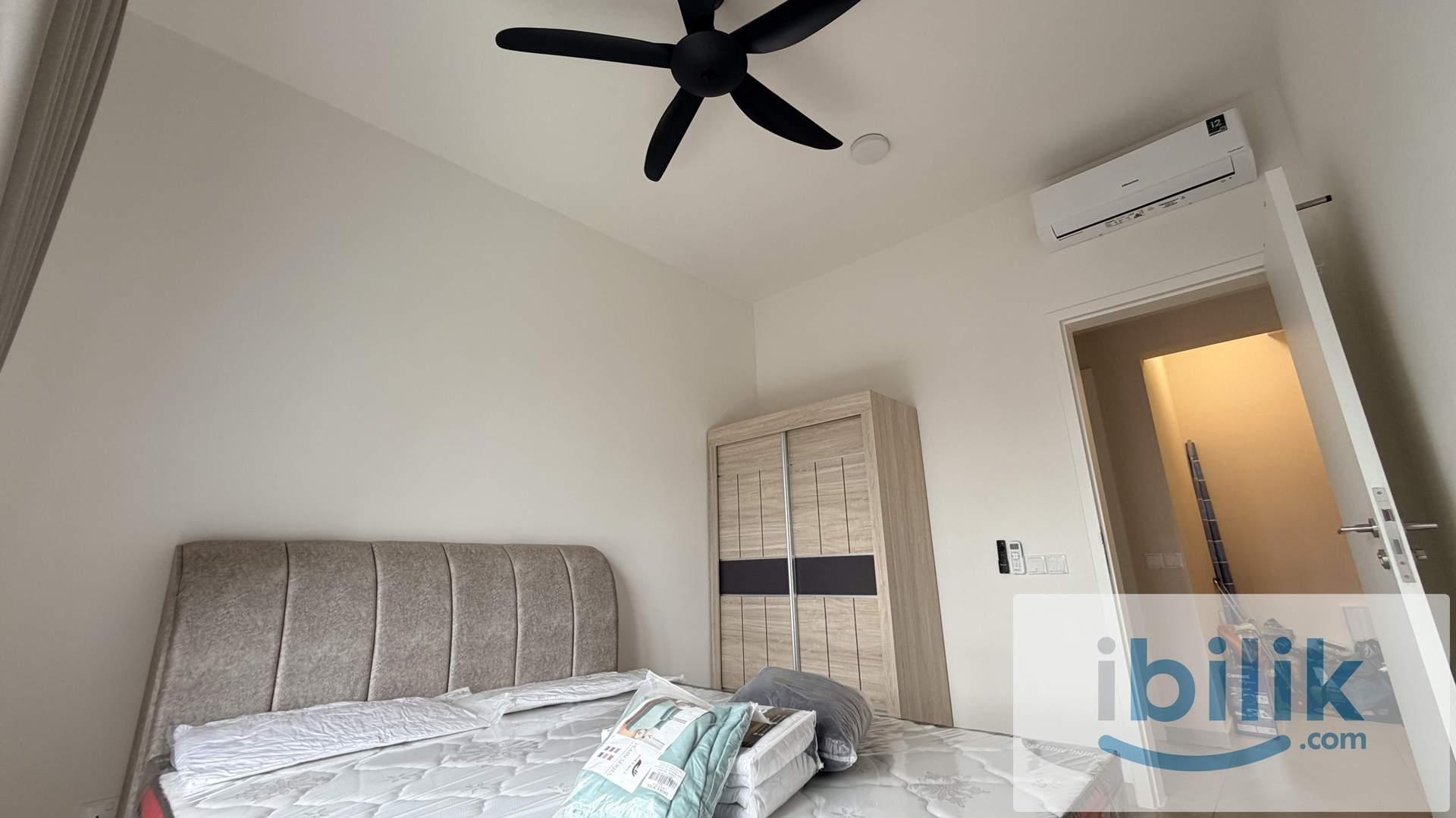 Middle Room - Image 10