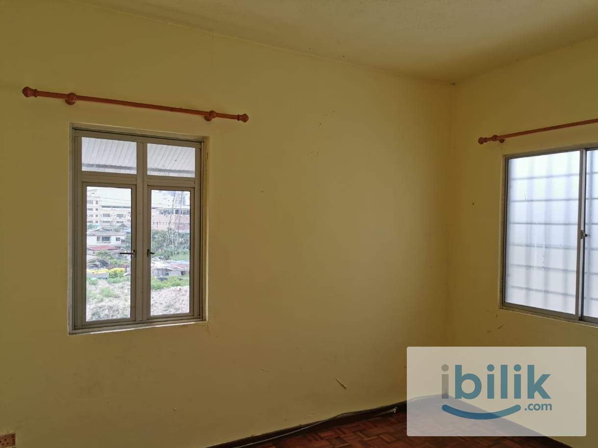 Middle room for rent - Image 2