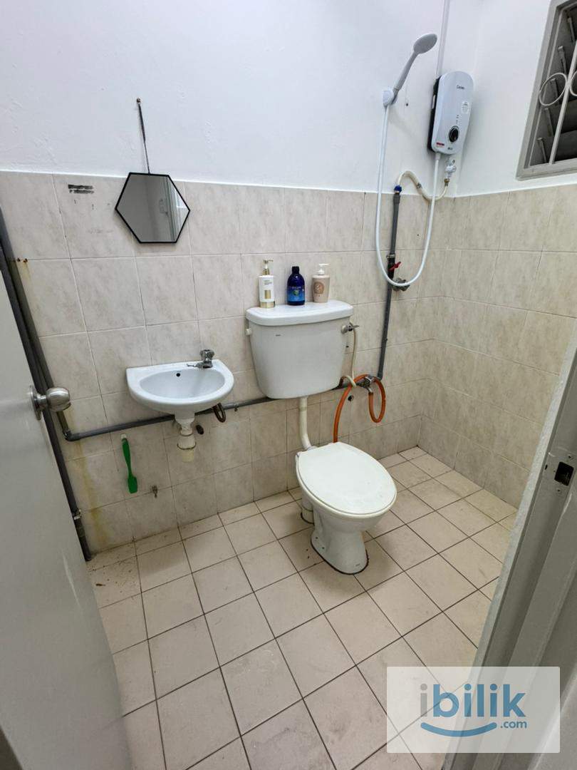 Newly Refurbrished Middle Room @ LRT Salak Selatan - Image 6