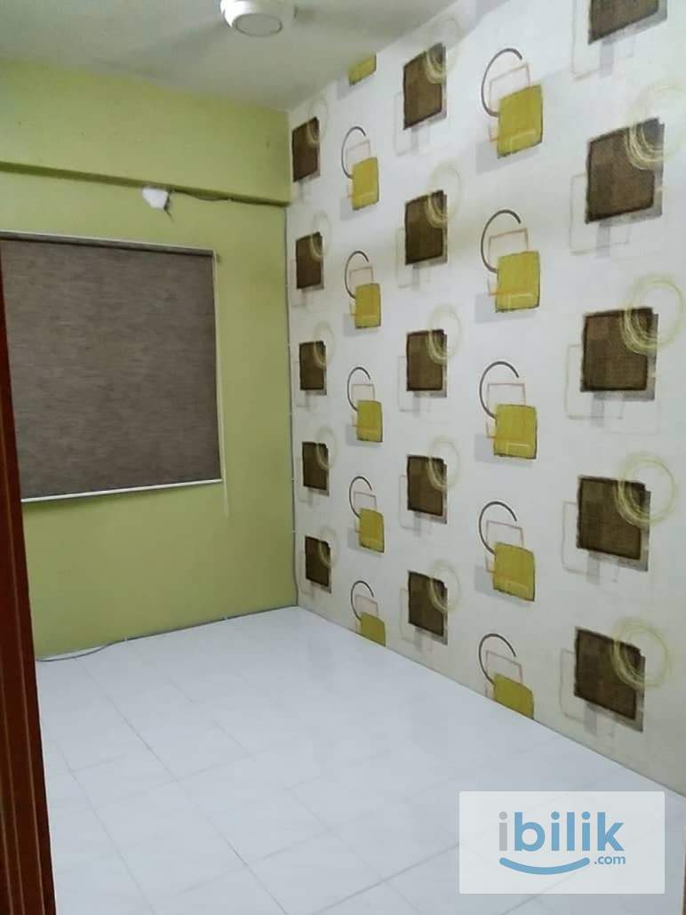 Block D, Medium Room at Jalil Damai Apartment  - Image 1