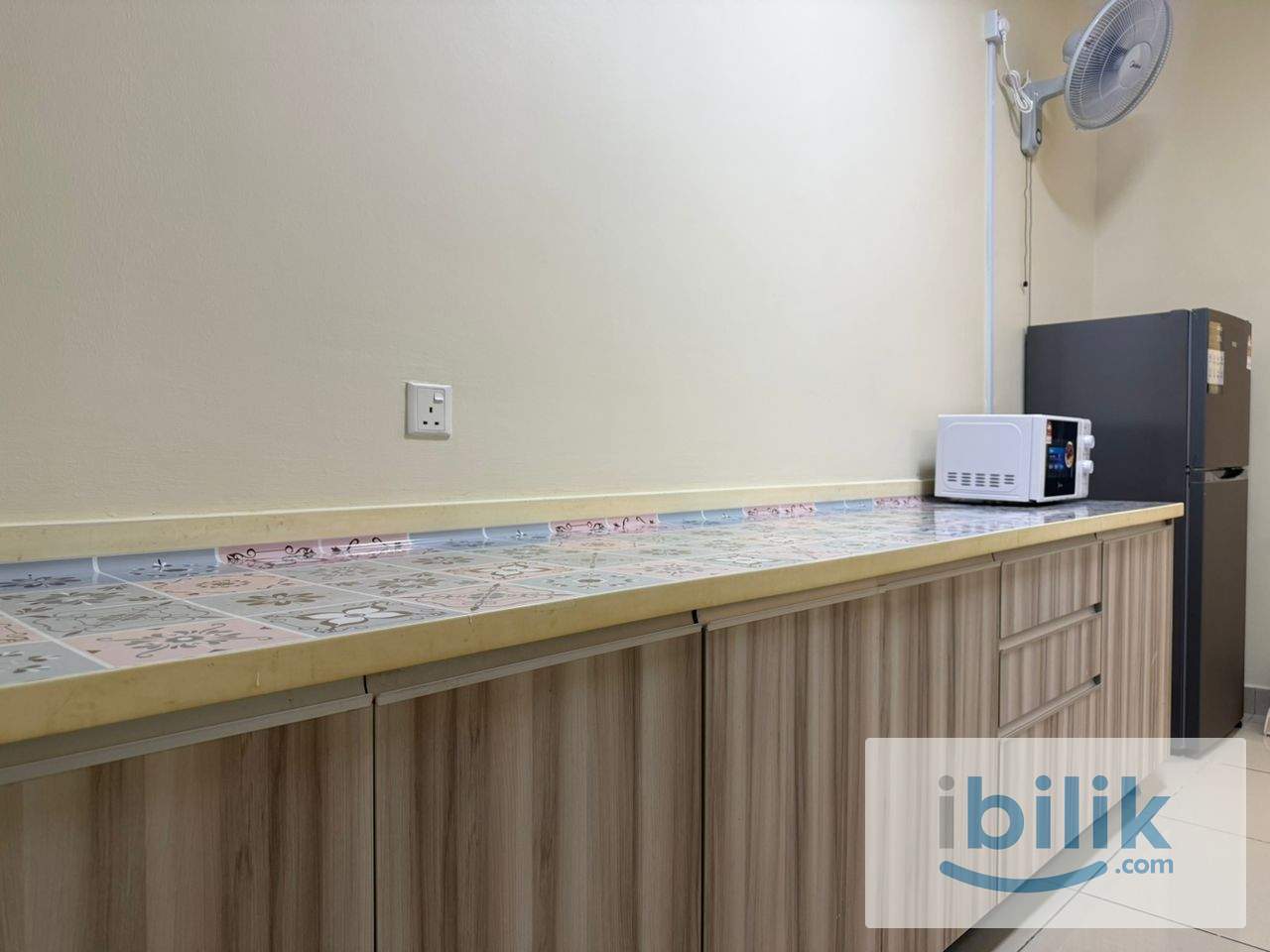 PACIFIC PLACE SINGLE ROOM FULLY FURNISHED LRT STATION  - Image 1