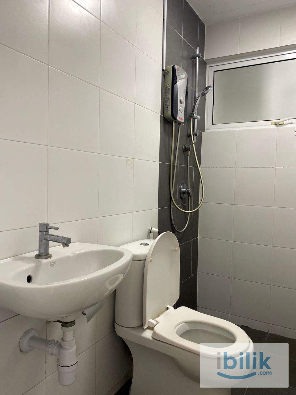 PACIFIC PLACE SINGLE ROOM FULLY FURNISHED LRT STATION  - Image 3