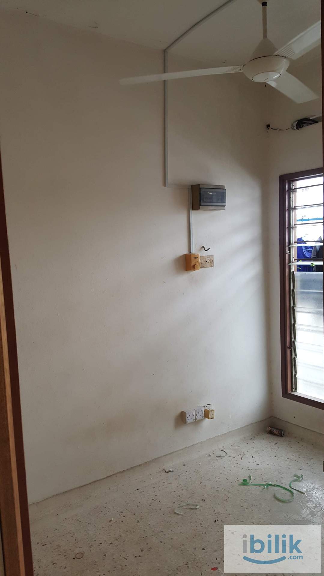 small medium room - Image 2